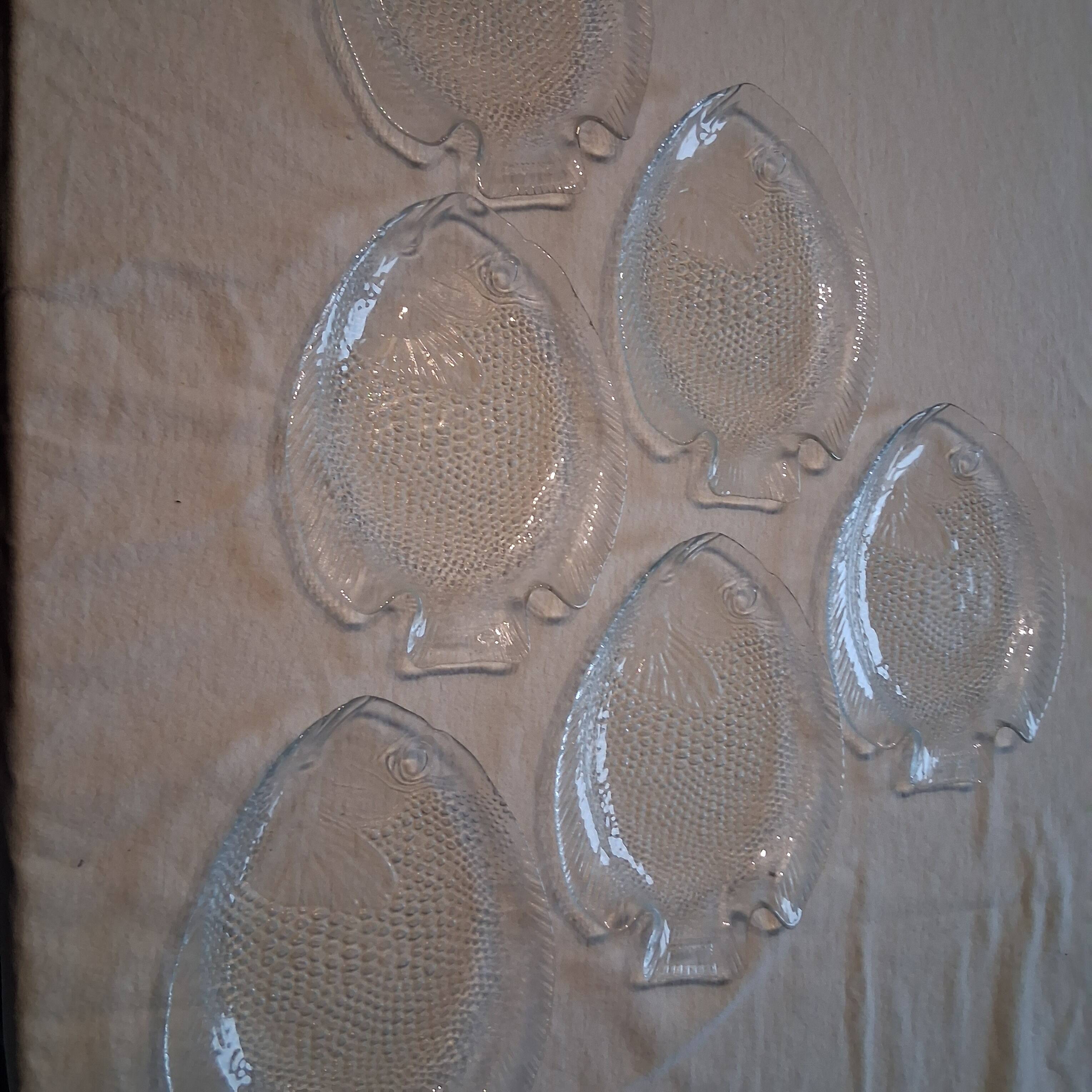 6 glass fish plates from Arcoroc in very good condition.