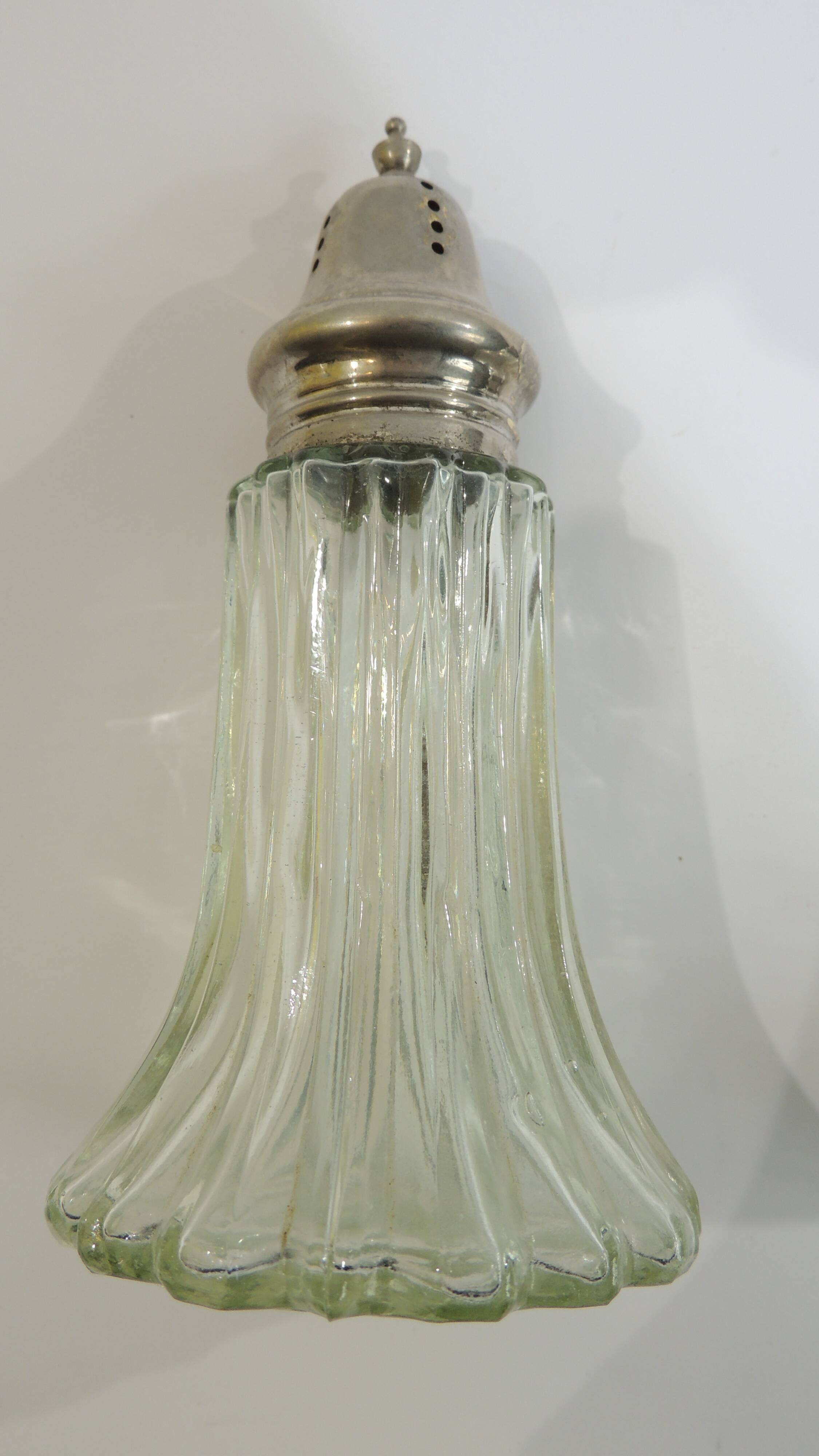 set of 2 condiment dispensers / salt shakers / pepper shakers / sugar bowls / shakers