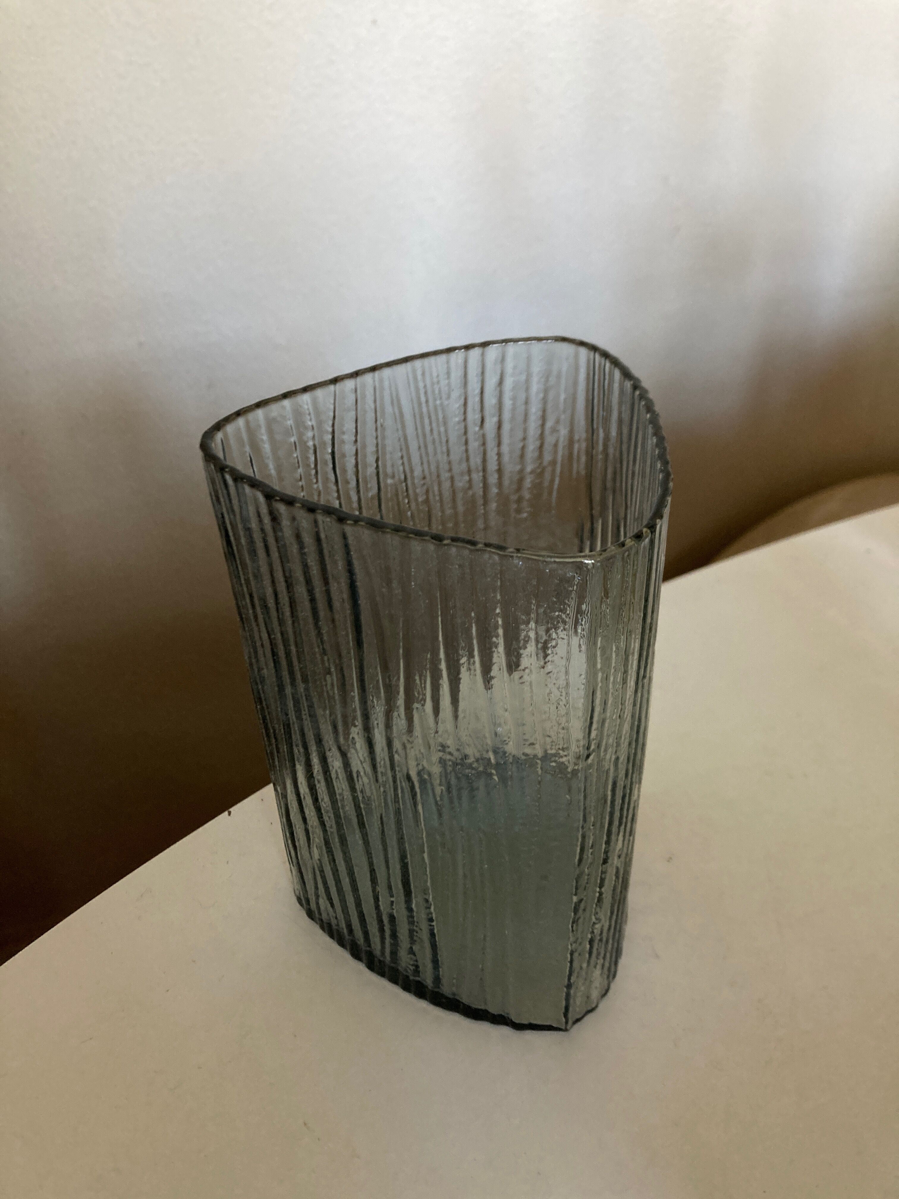 Product Pop up Christmas 22 gray glass vase tree trunk