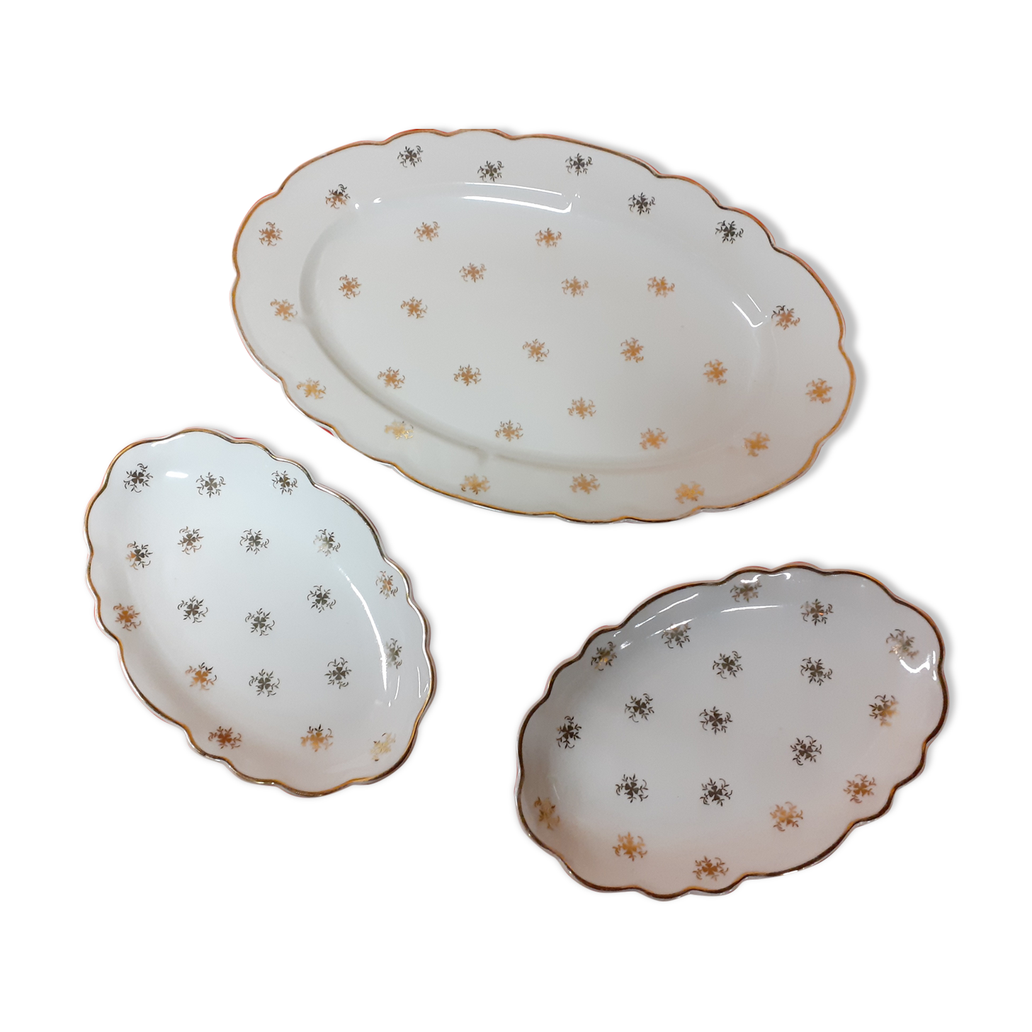 Oval dish and 2 raviers