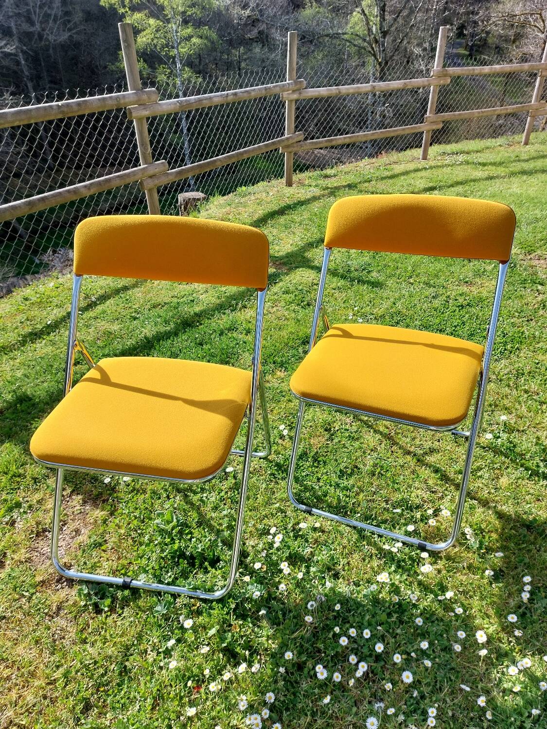 Chaises pliantes vintage en velours et métal chromé