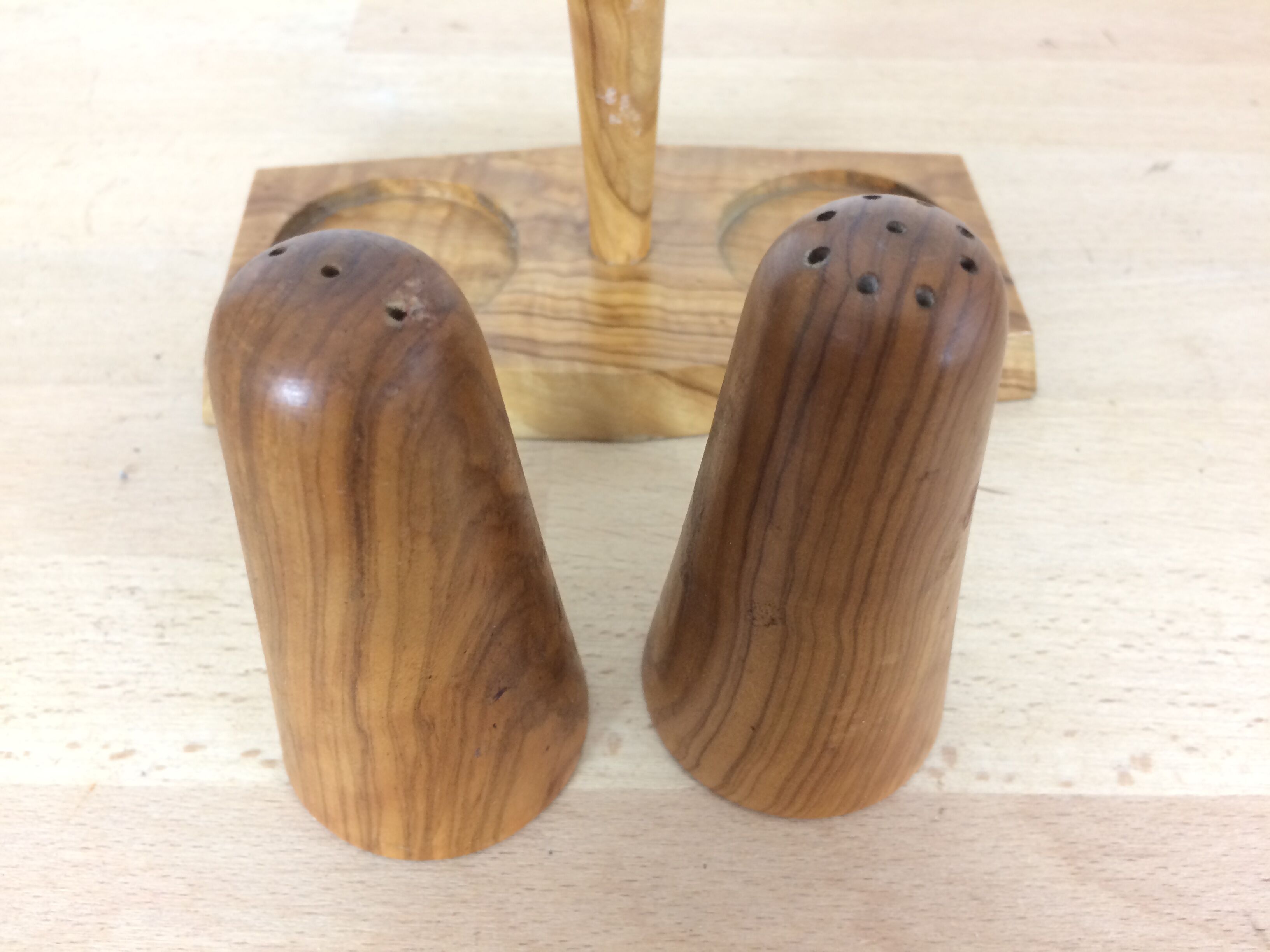 Servant salt and pepper in olive wood