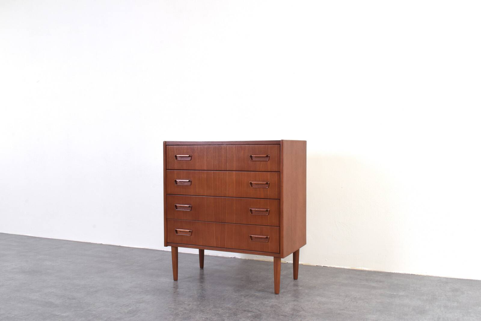 Commode en teck danois des années 1960.