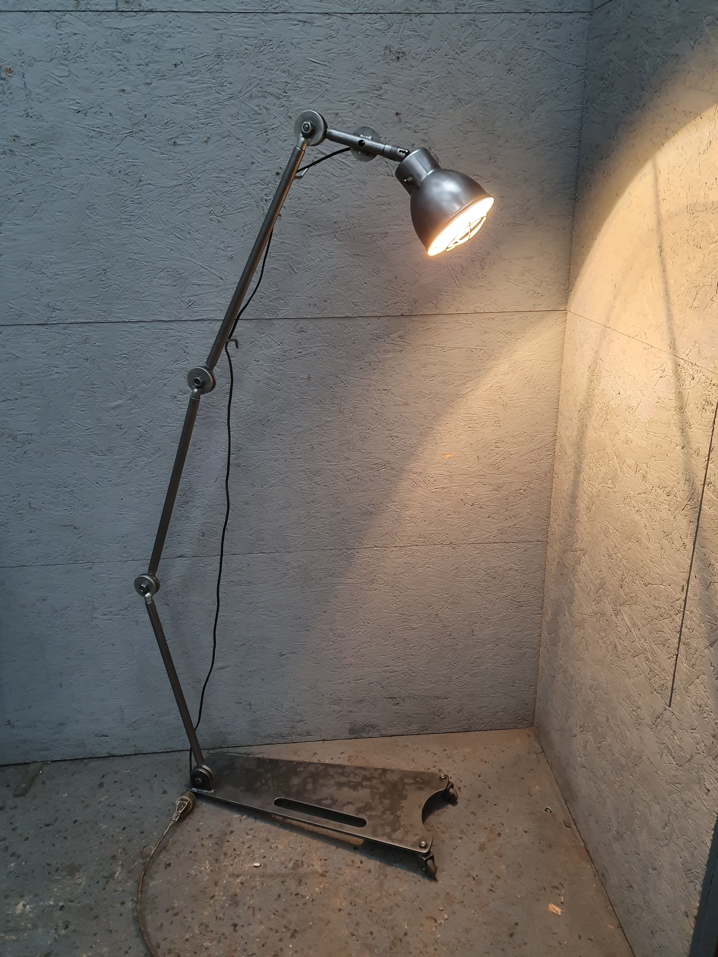Devil lamp industrial body lamp four folding arms