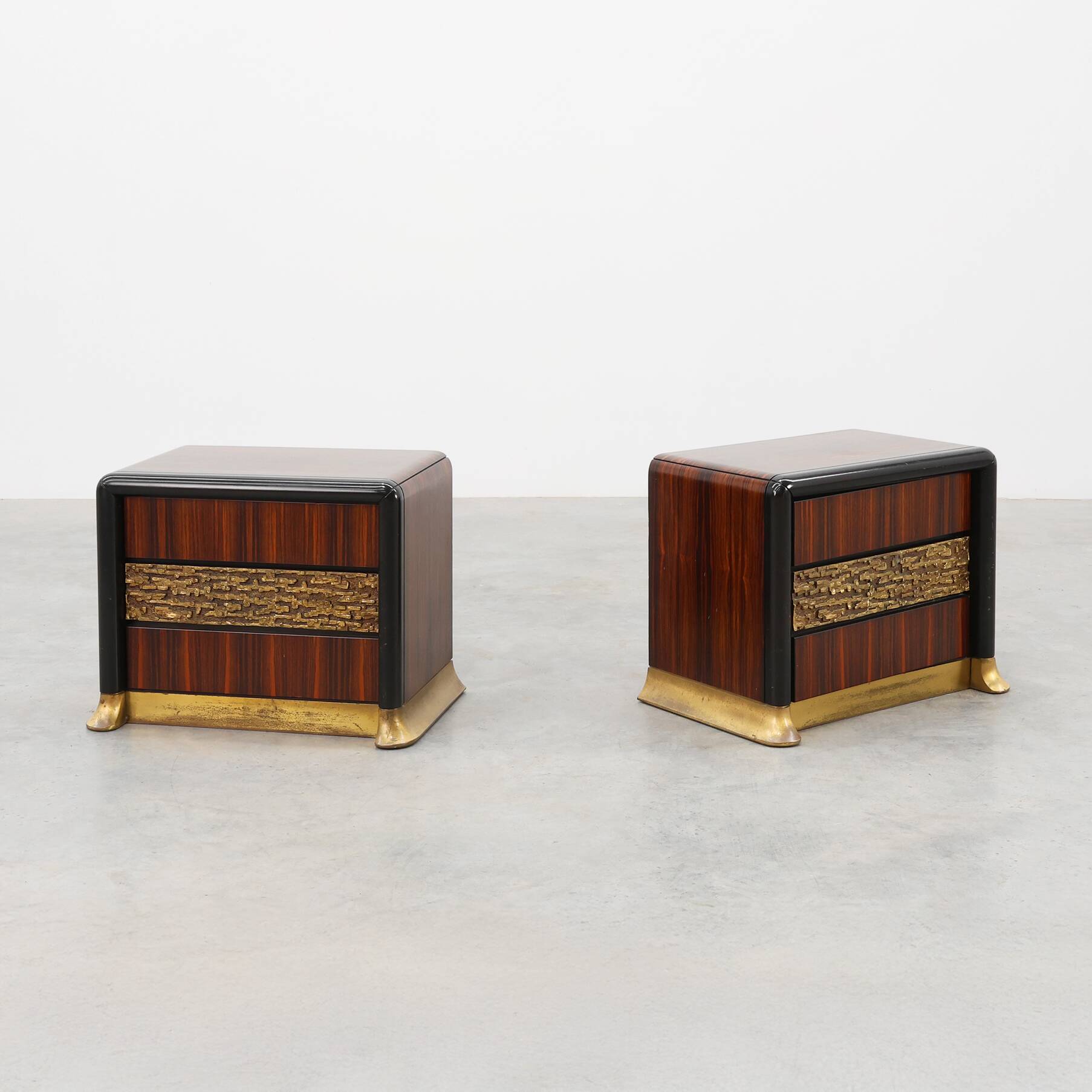 Rare Set of nightstands by Luciano Frigerio 'Desirè' with brass relief, Ita