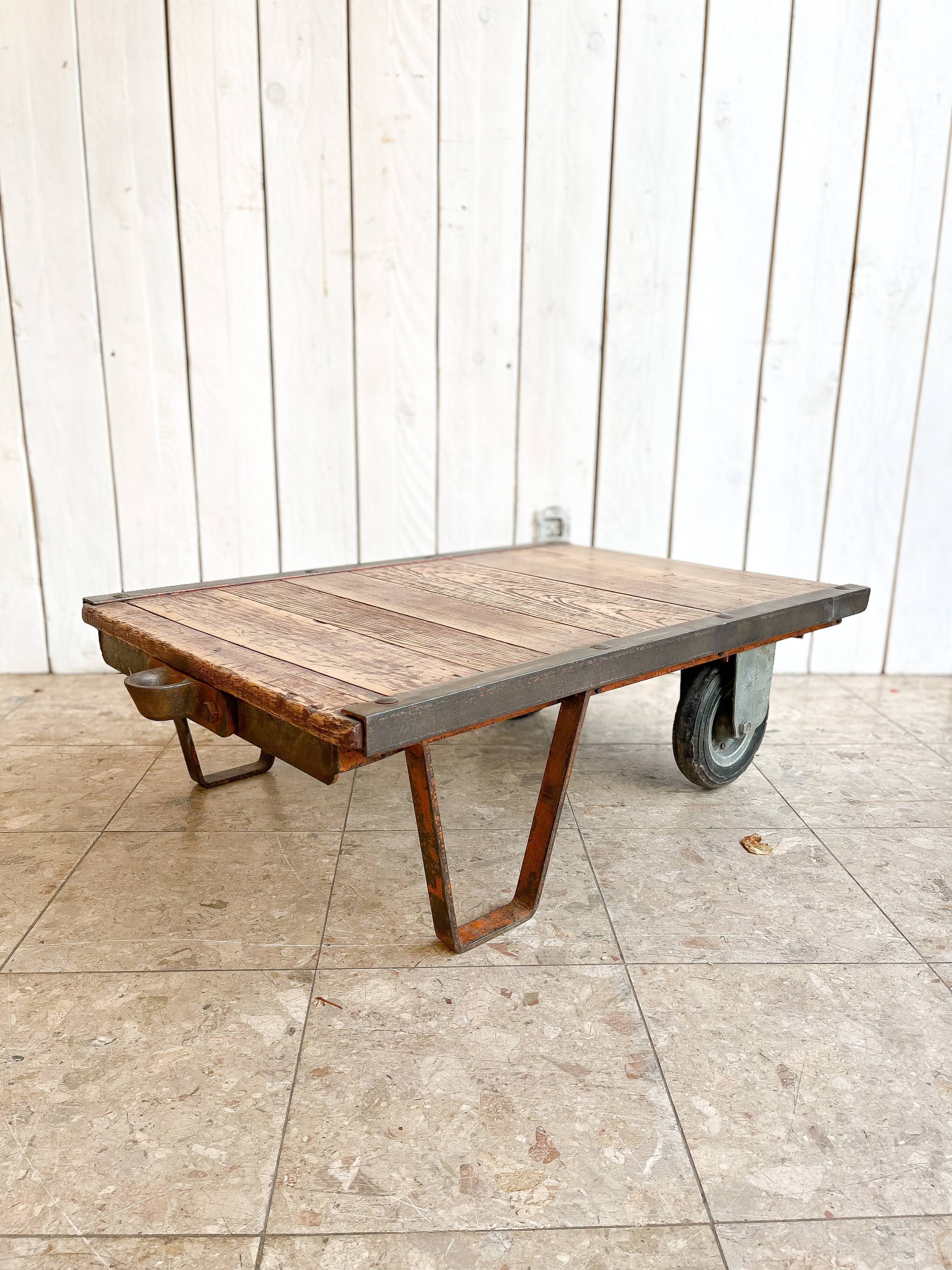SNCF pallet coffee table