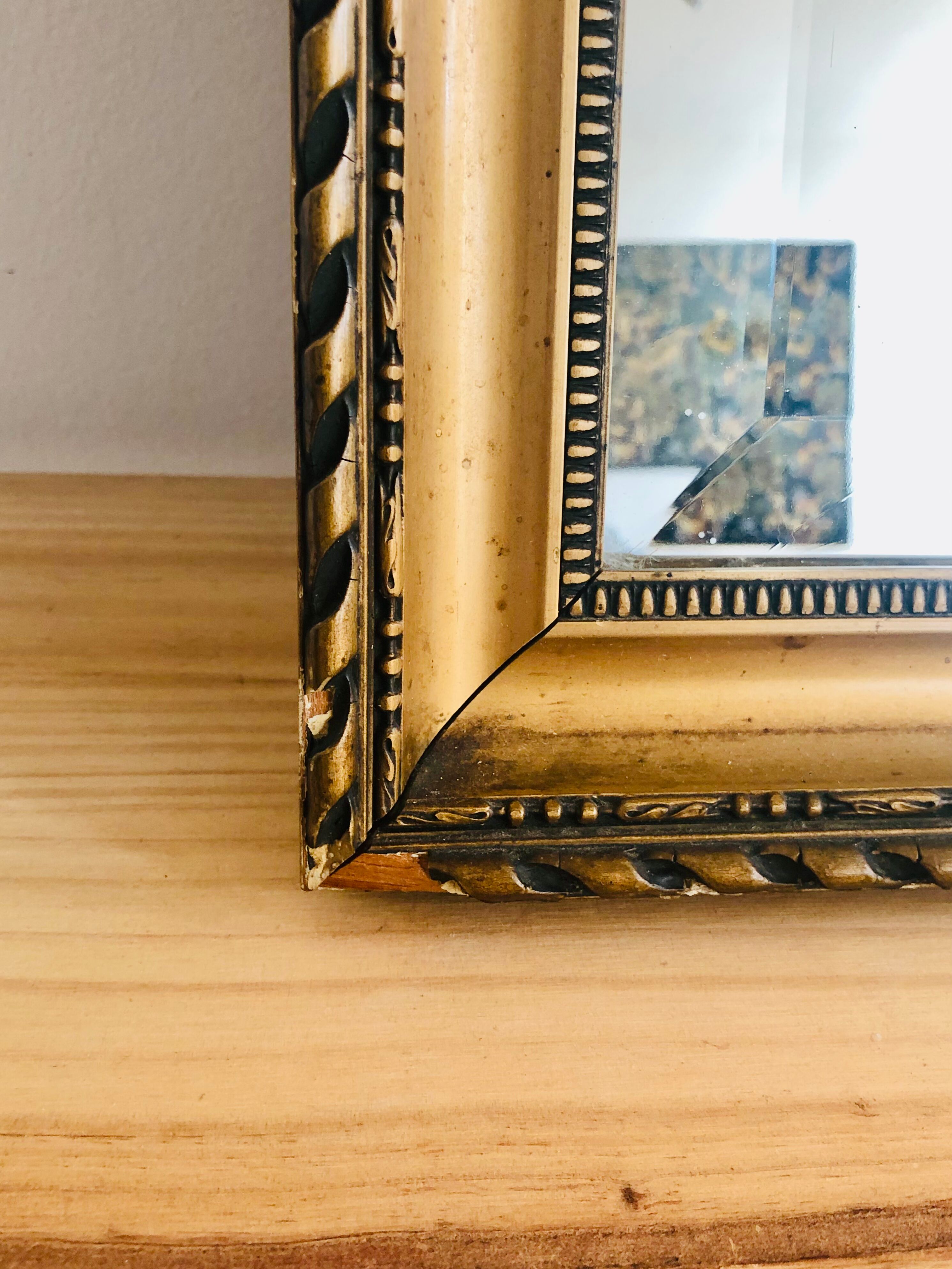 Old mirror in wood and gilded stucco, 114 x 93 cm