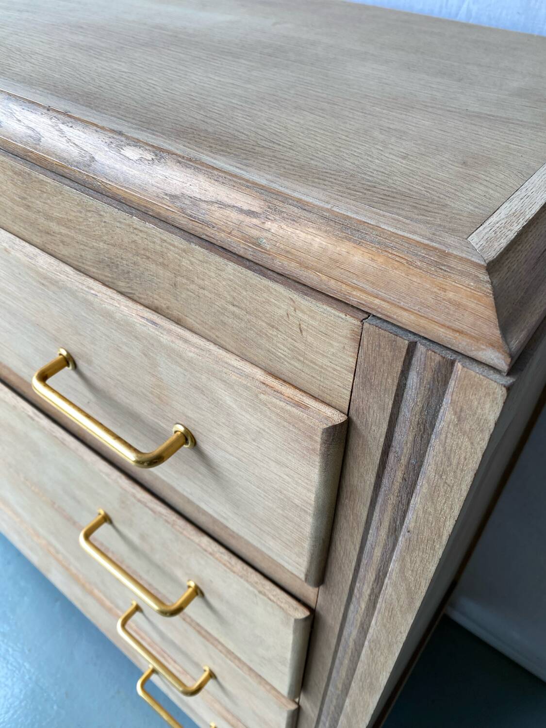 Commode art déco vintage 4 tiroirs rénovée en bois brut