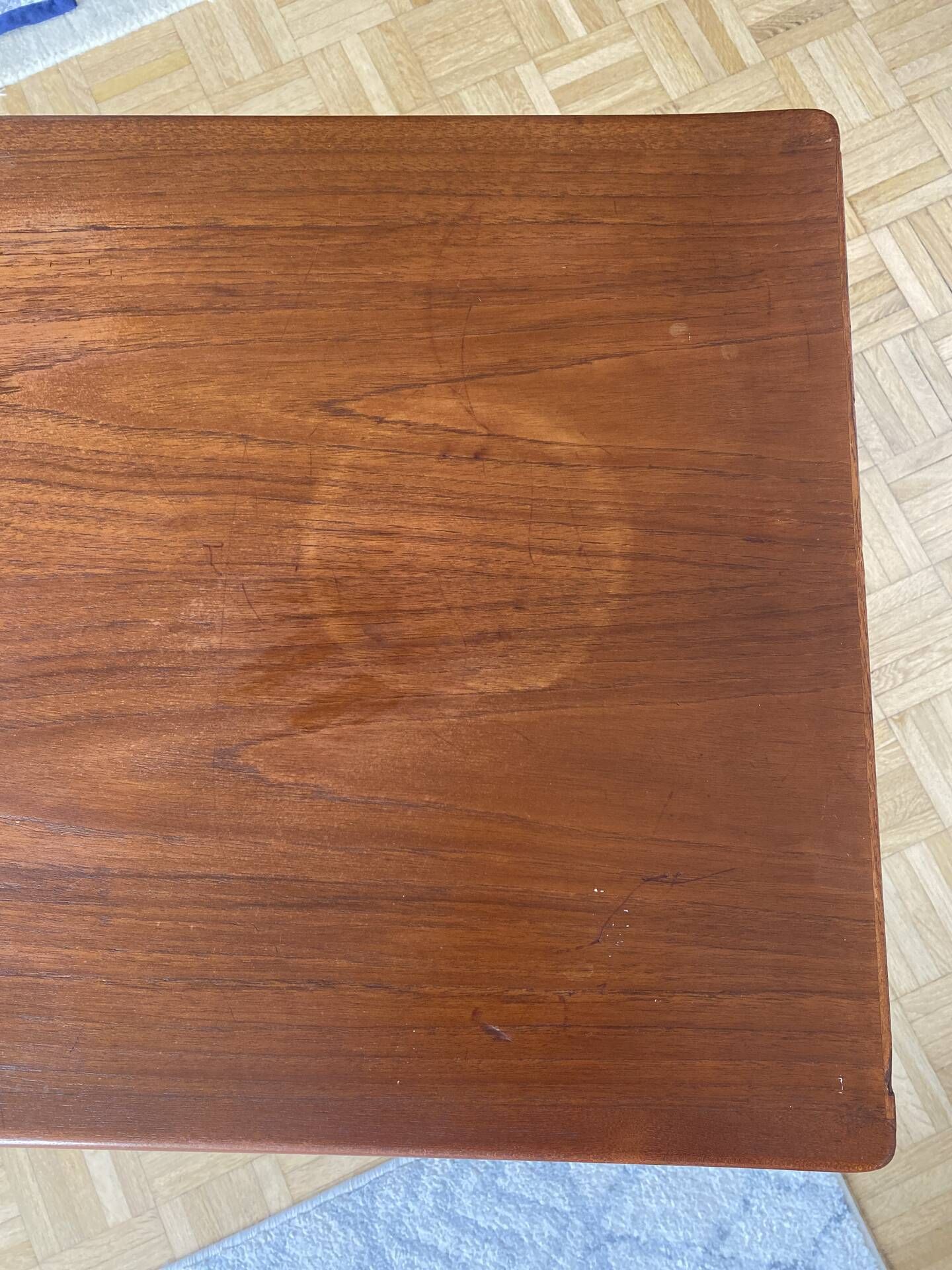 Table d'appoint en teck danois par Johannes Anderson