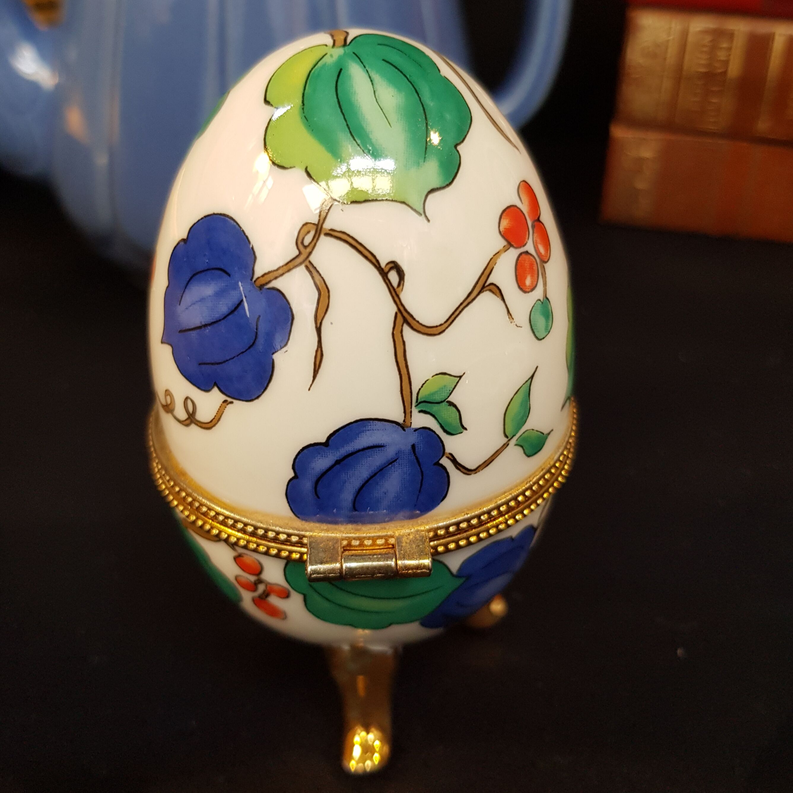 Porcelain egg