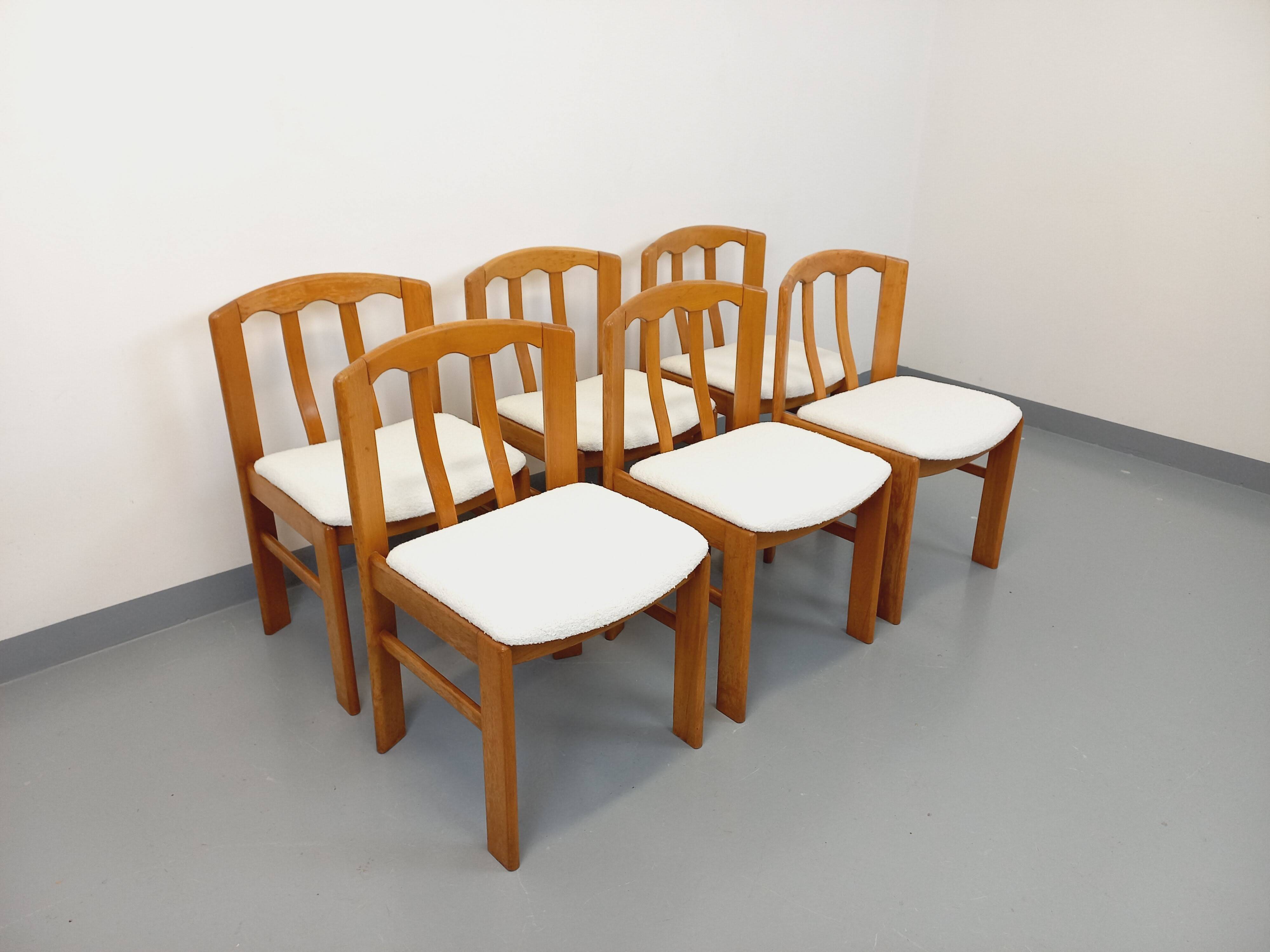 Set of 6 vintage chairs in elm wood and bouclé fabric from the 70s