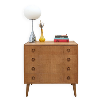 Oak chest of drawers