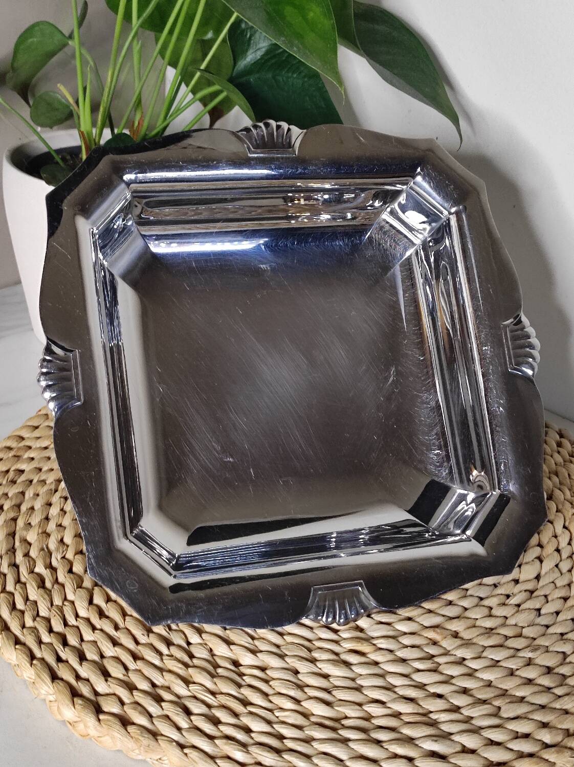 Metal fruit bowl