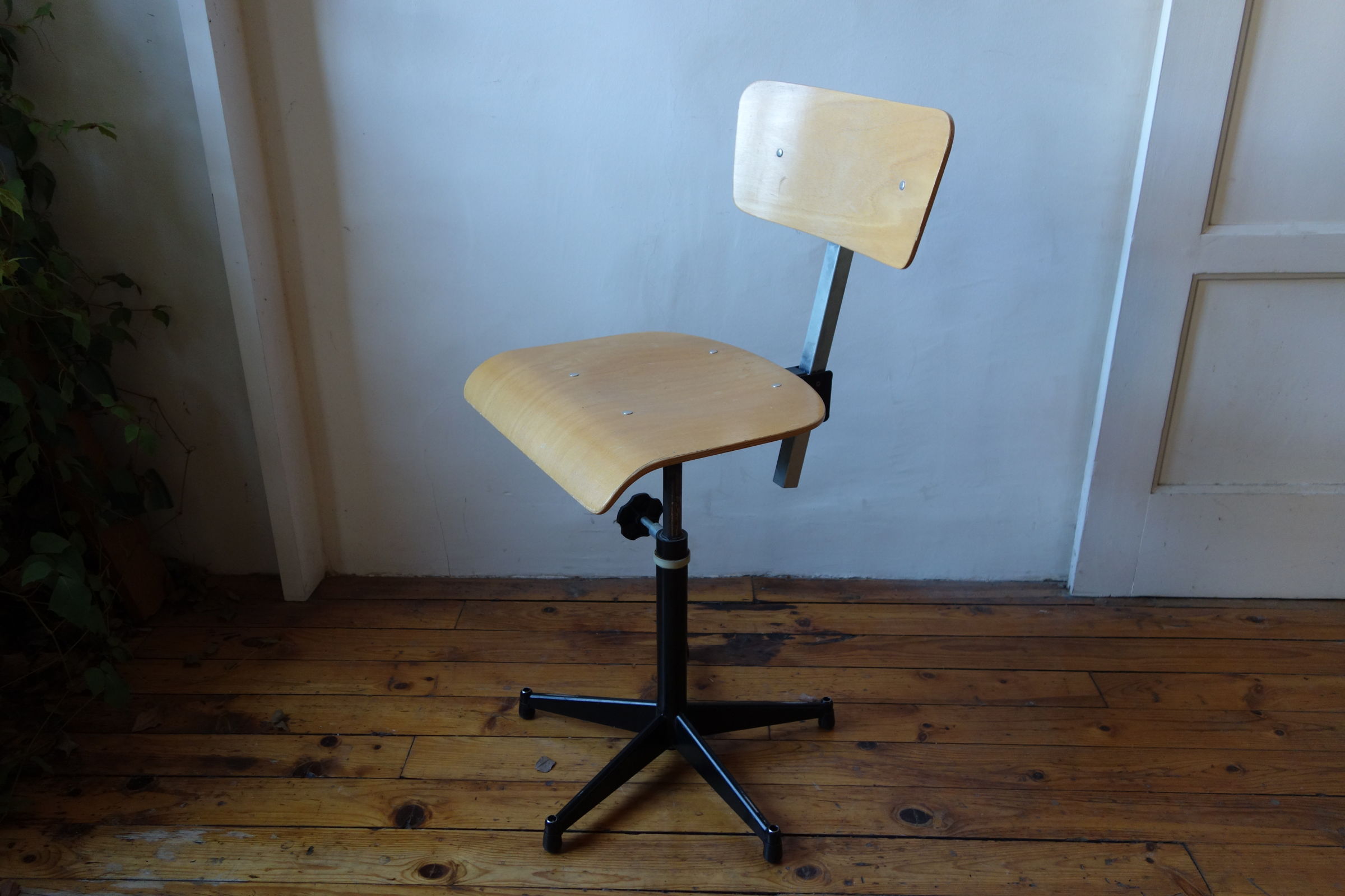 Laboratory school chair 1970