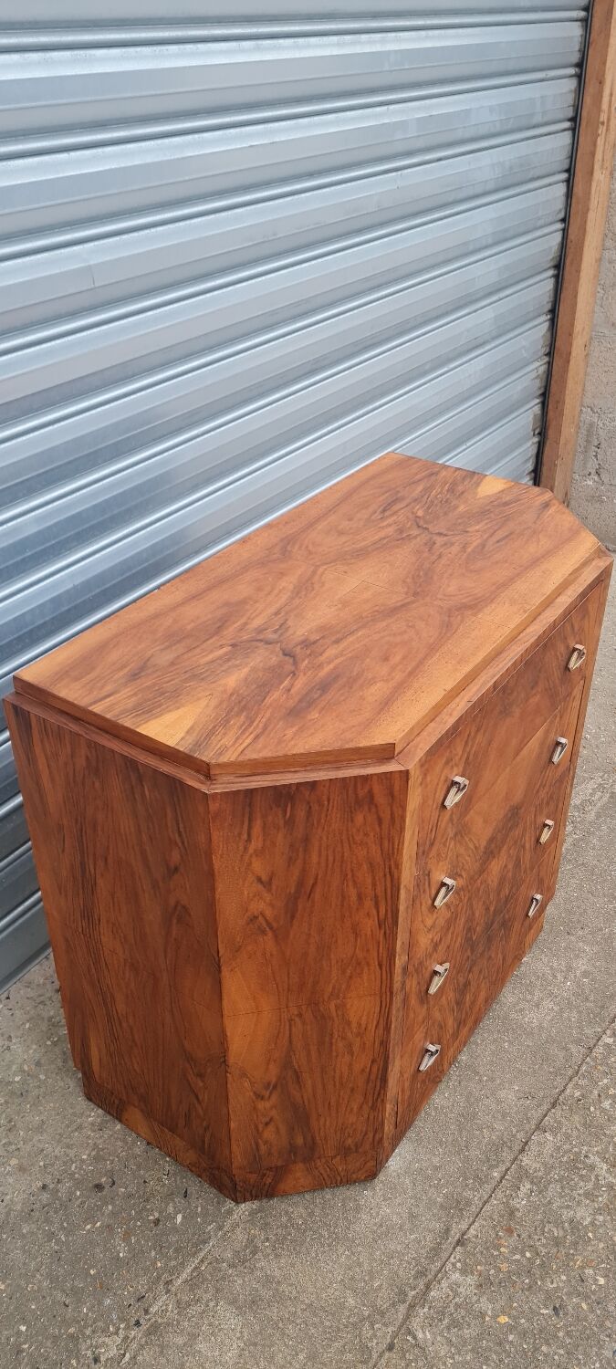 Art deco chest of drawers in walnut from the 30s