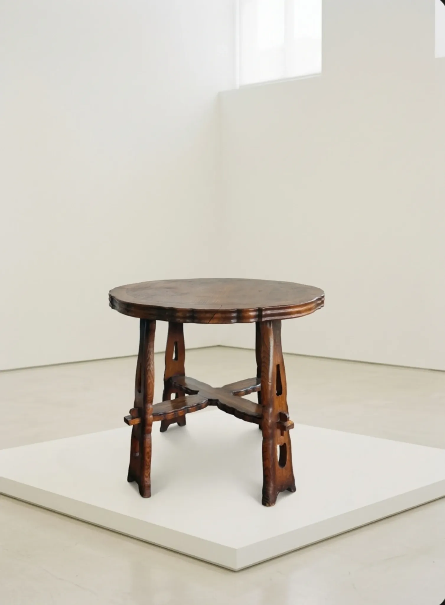 Rare table ronde sculpturale Ernesto Valabrega .. Milieu du siècle