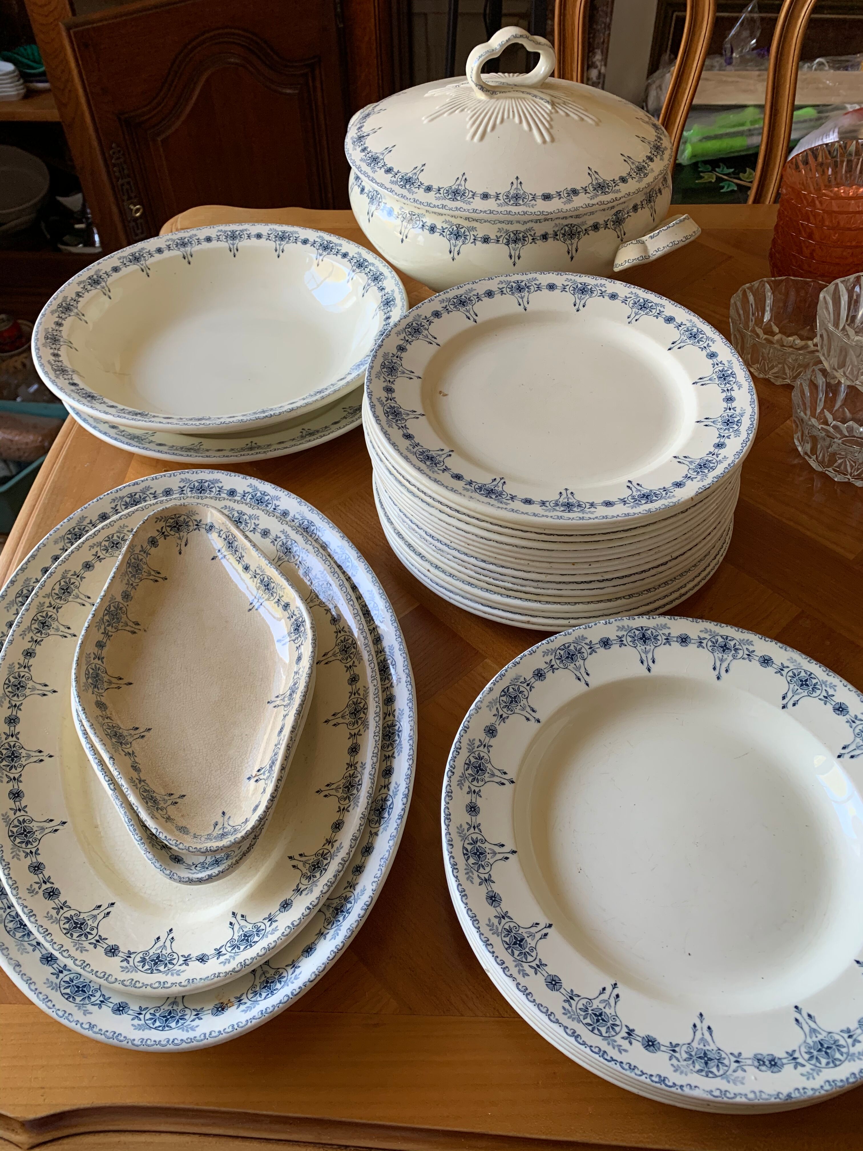 Porcelain service - 27 pieces - monge