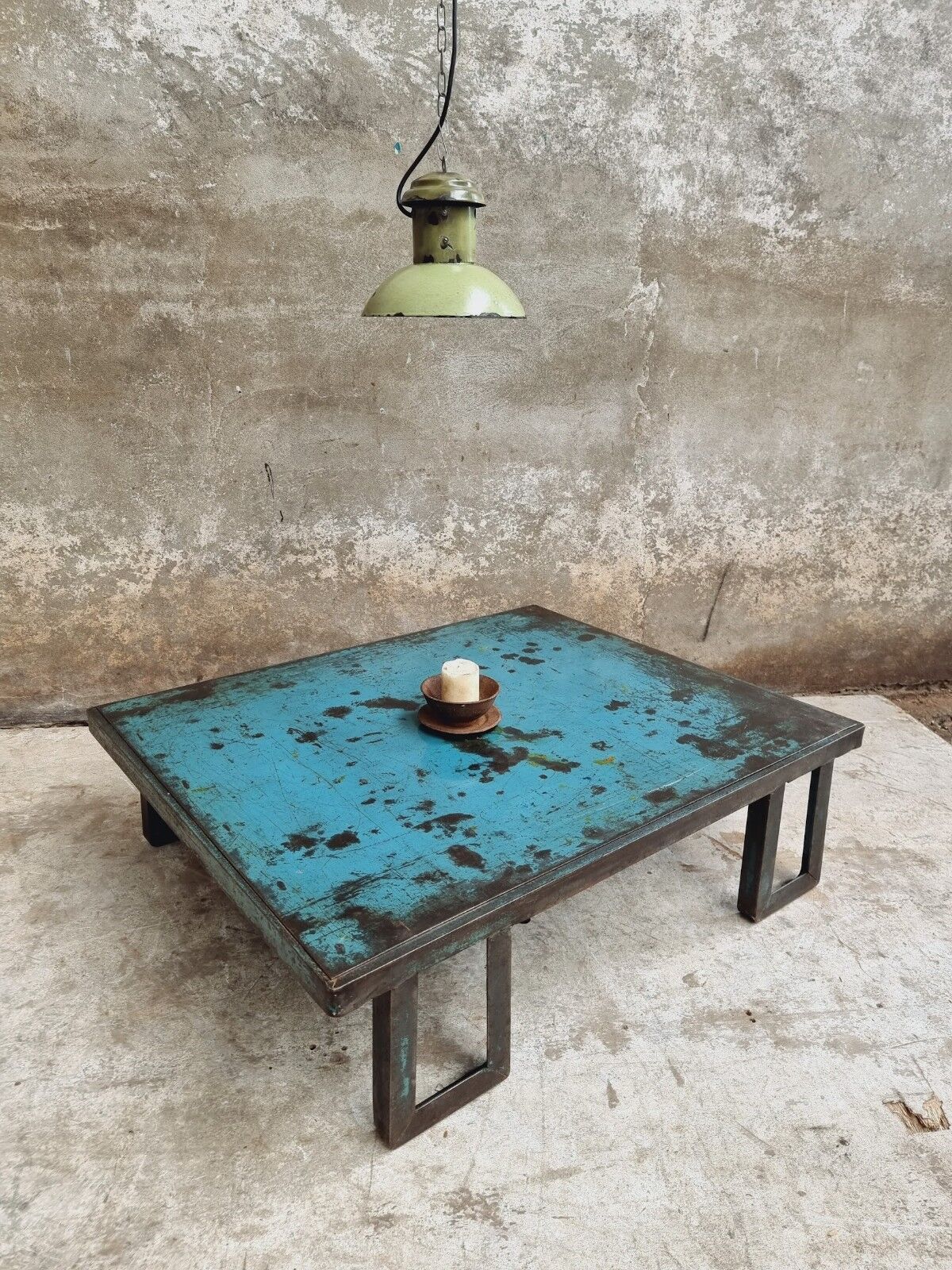Table basse industrielle acier azur 90 x 110 cm