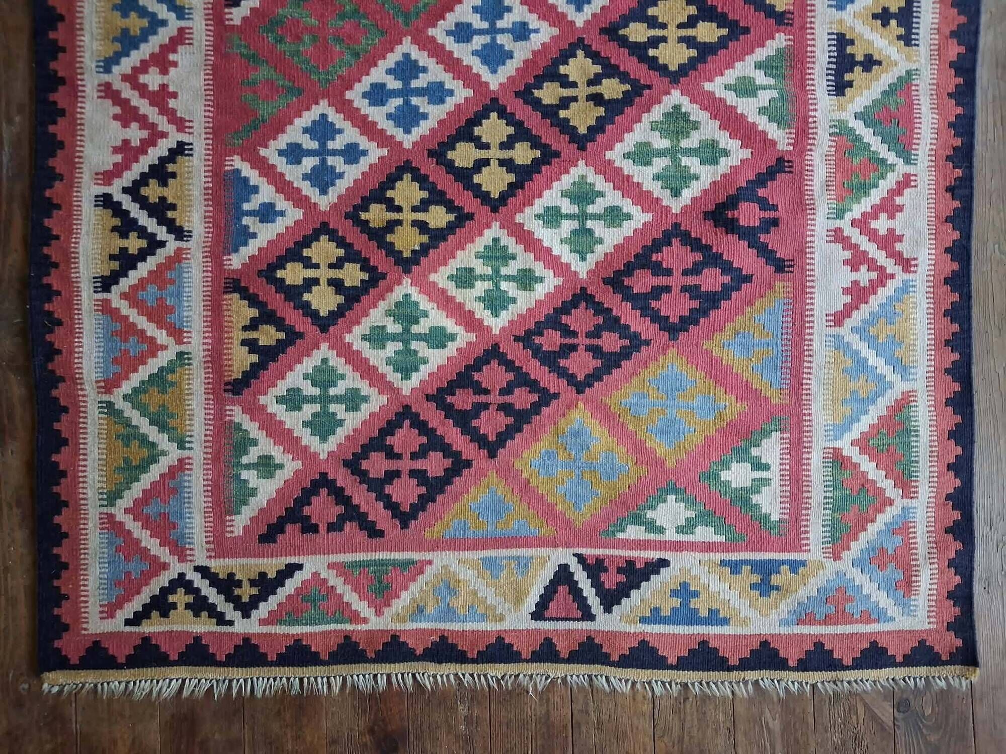 Handmade Persian Qashqai rug 180x135cm