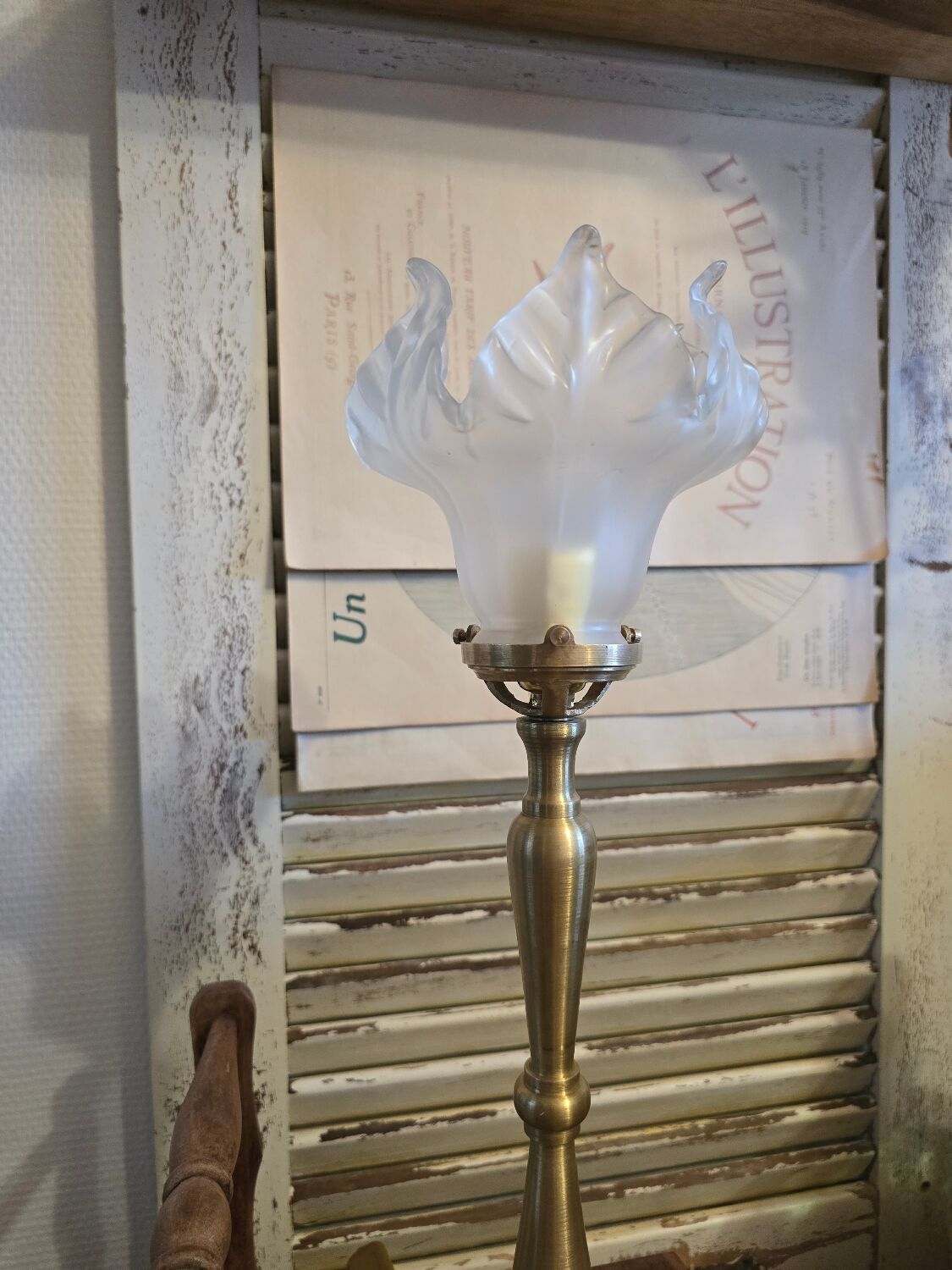 Brass floor lamp with Art Deco claw tulip shade.