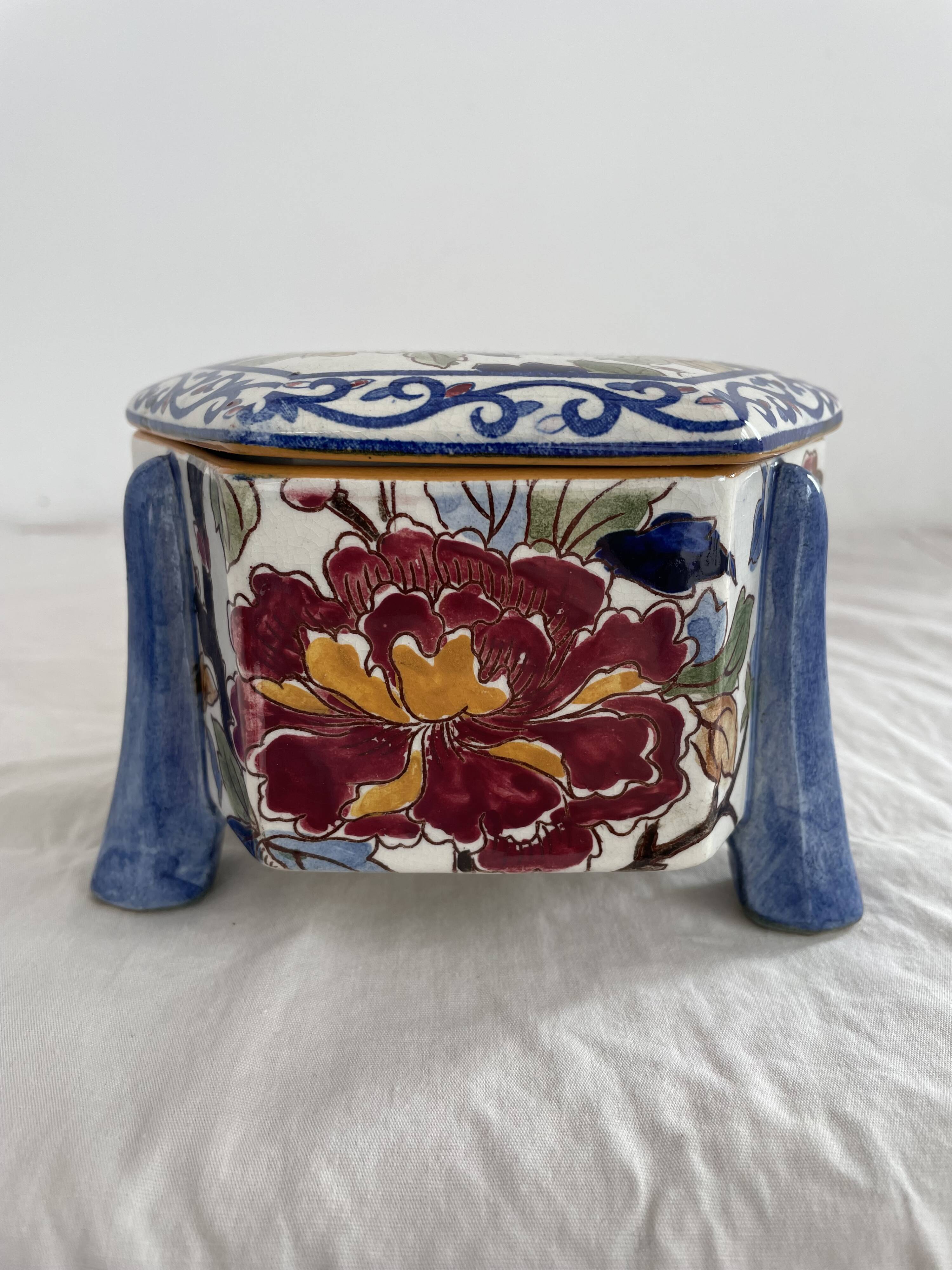Large candy box, Gien, early 20th century, peony decoration, floral decoration