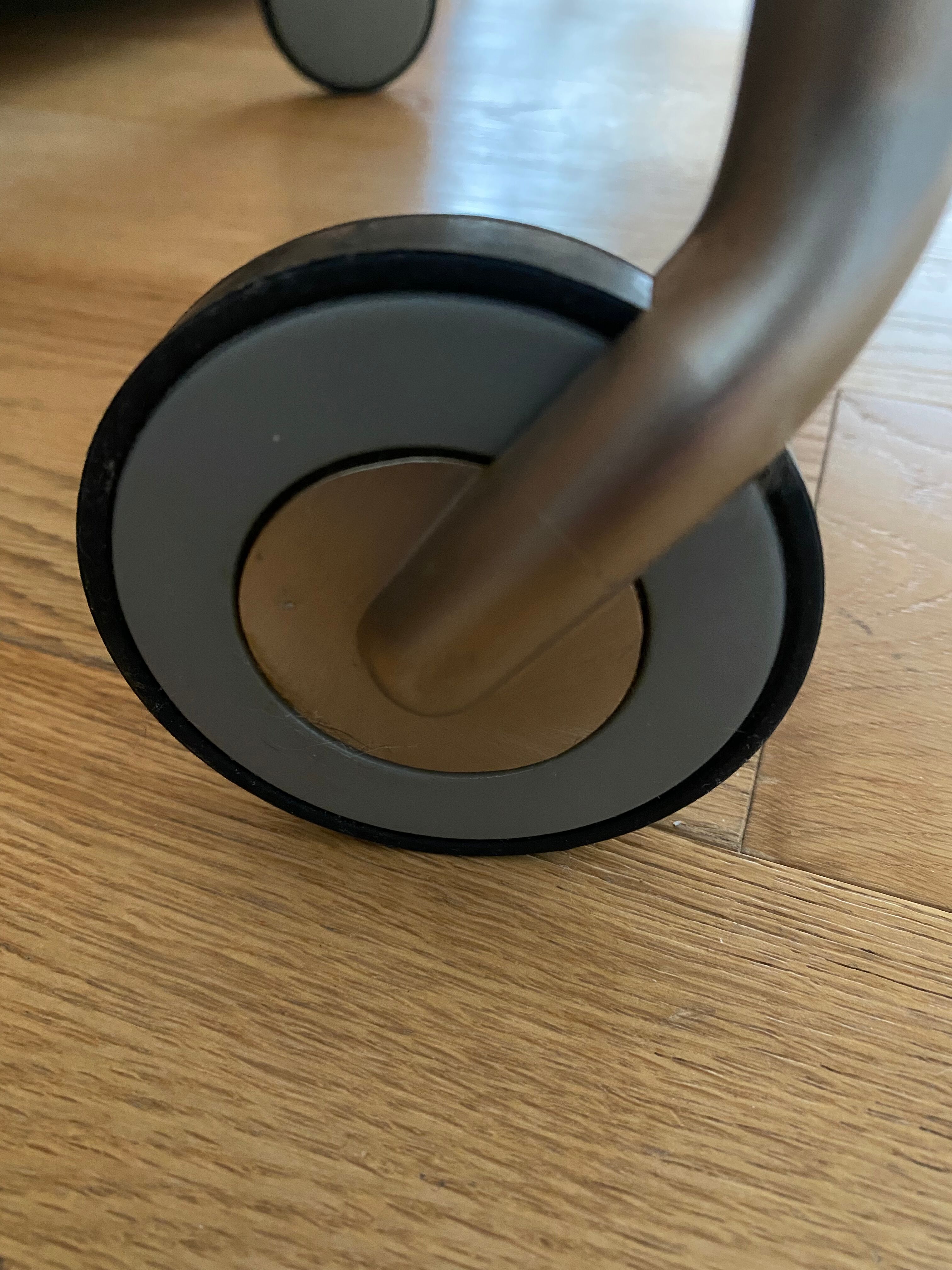 Desserte à roulettes Strind par Ehlen Johansson pour Ikea
