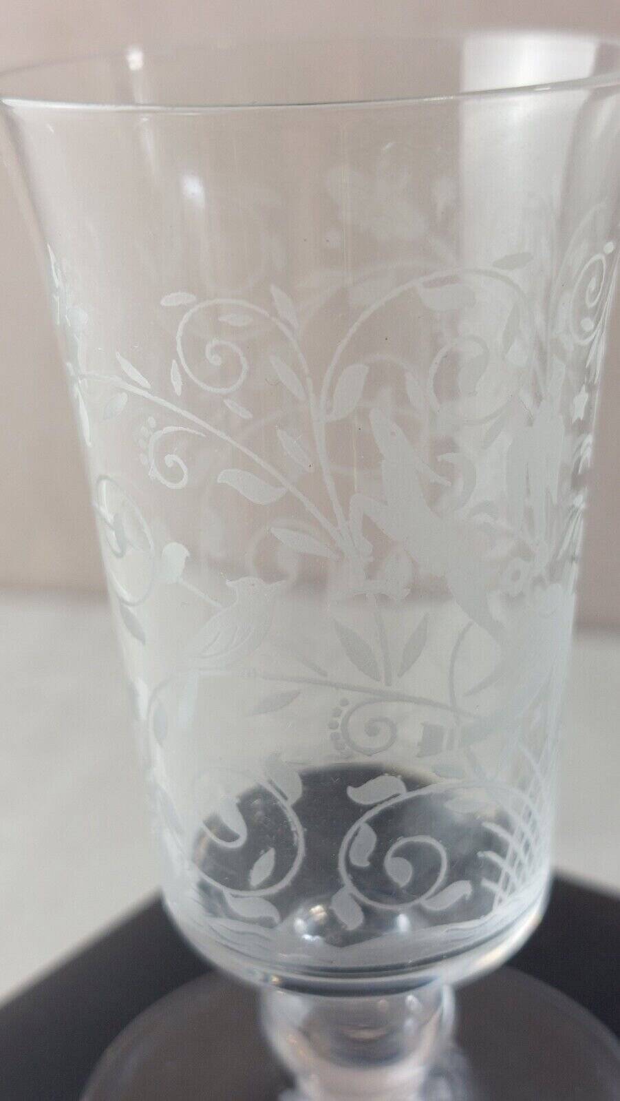 Antique small alcohol glass, Jeddah decor, in Baccarat crystal, signed