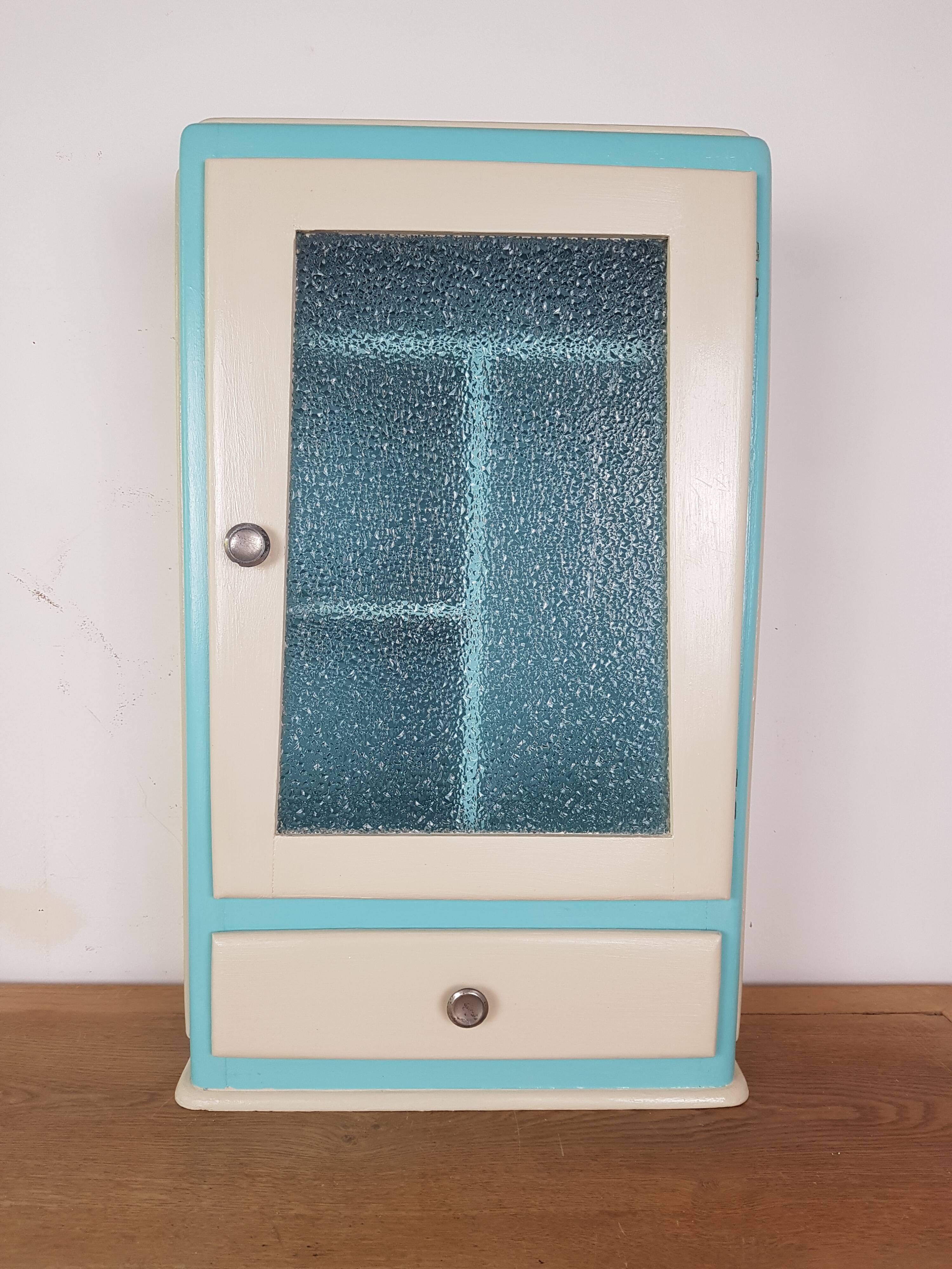 Pharmacy cabinet