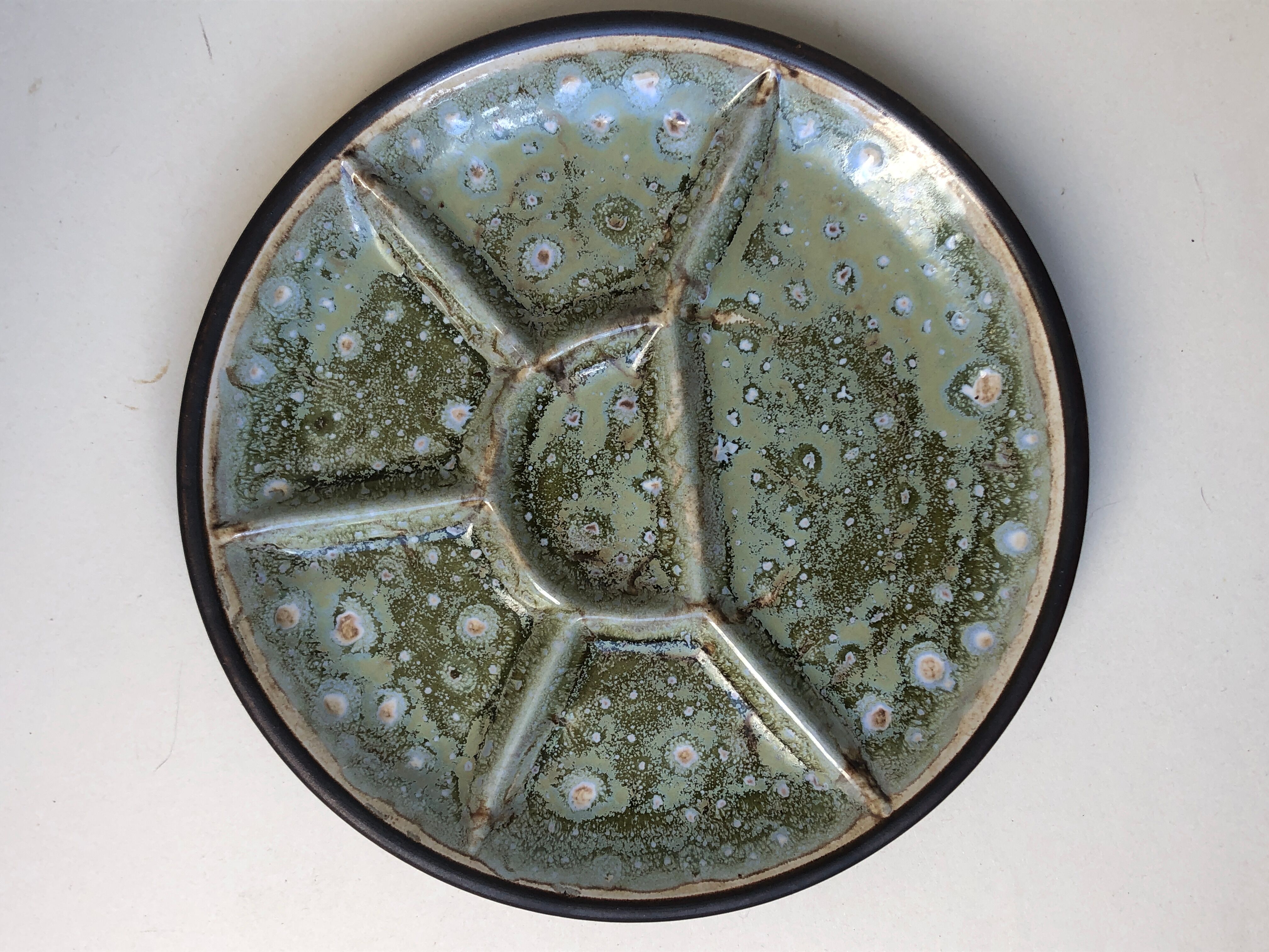 Set of 6 ceramic plates compartmentalized