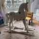 Cheval à bascule en bois