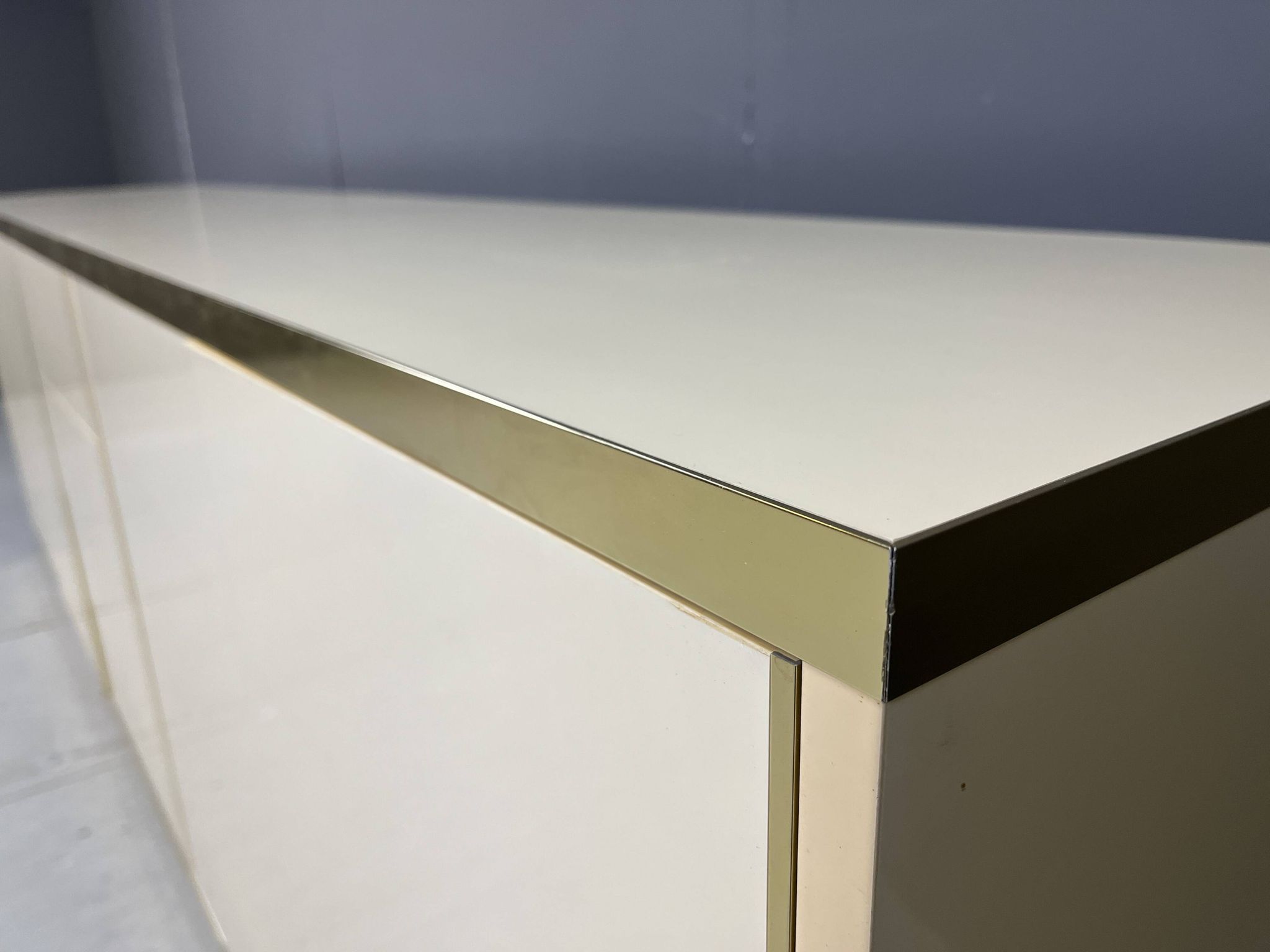 Beige lacquered credenza, 1970s