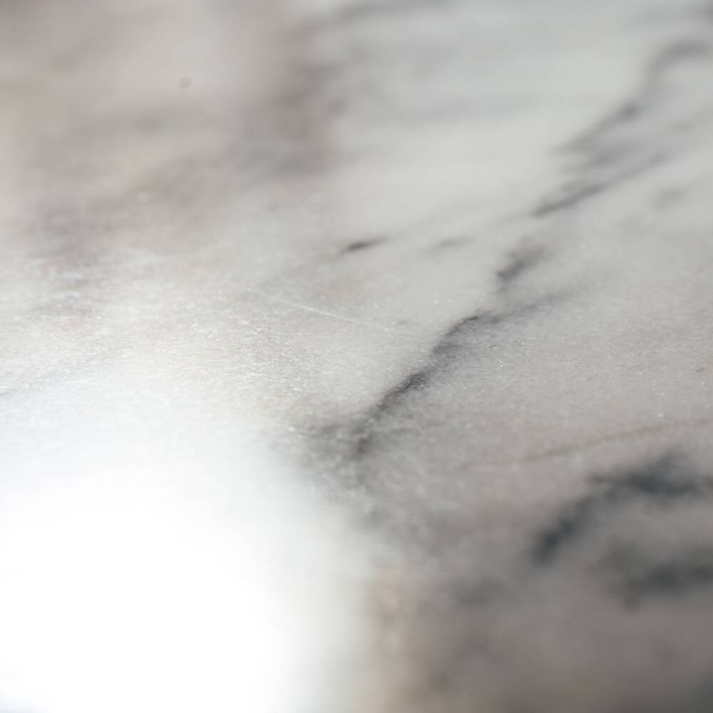 Table à manger ronde en marbre blanc dans le style d'Angelo Mangiarotti