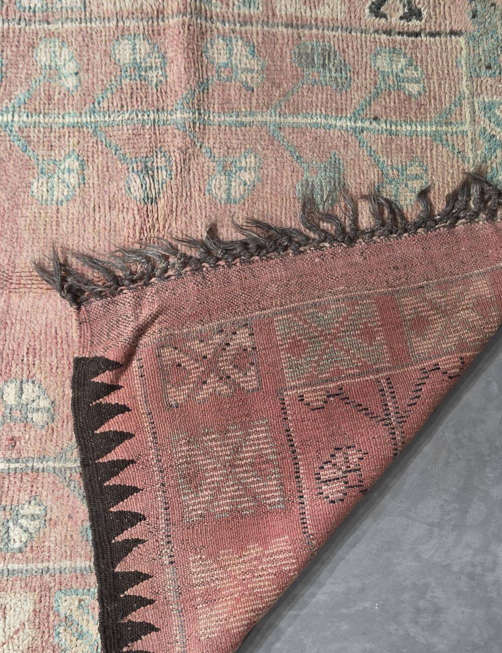 Vintage pink rug - 370 x 170 cm