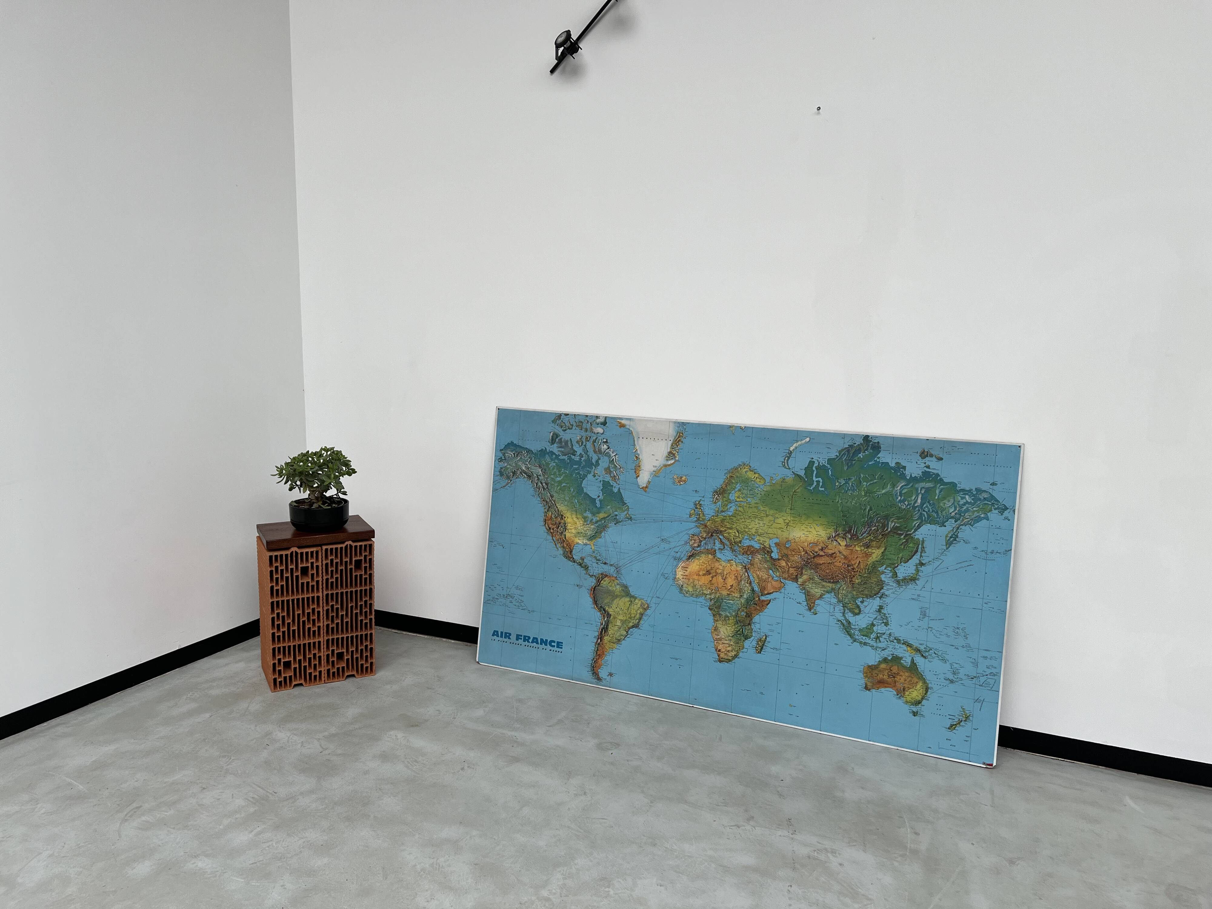 Former Air France planisphere published by Permalux