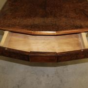 Table art déco en acajou et loupe d'orme vers 1930