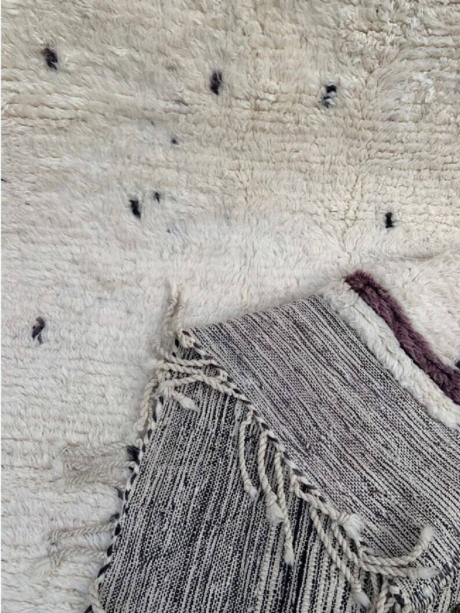 Magnificent handcrafted rug 250cm x 150cm