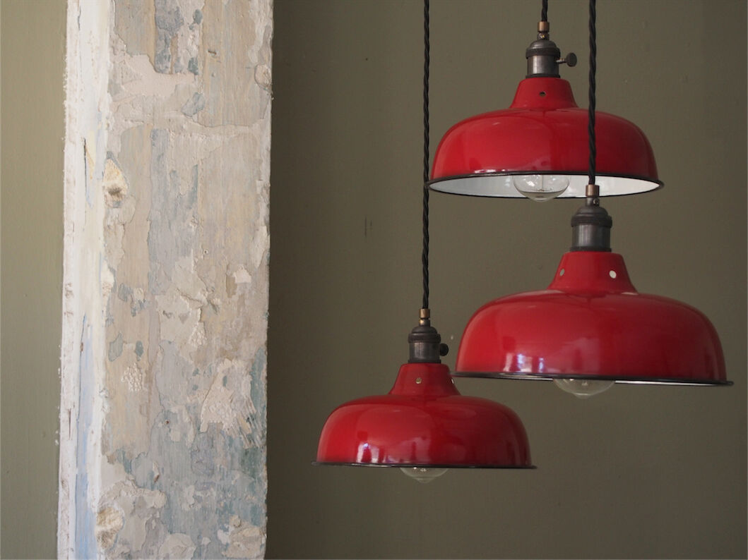 Day blind enamelled red industrial lamp