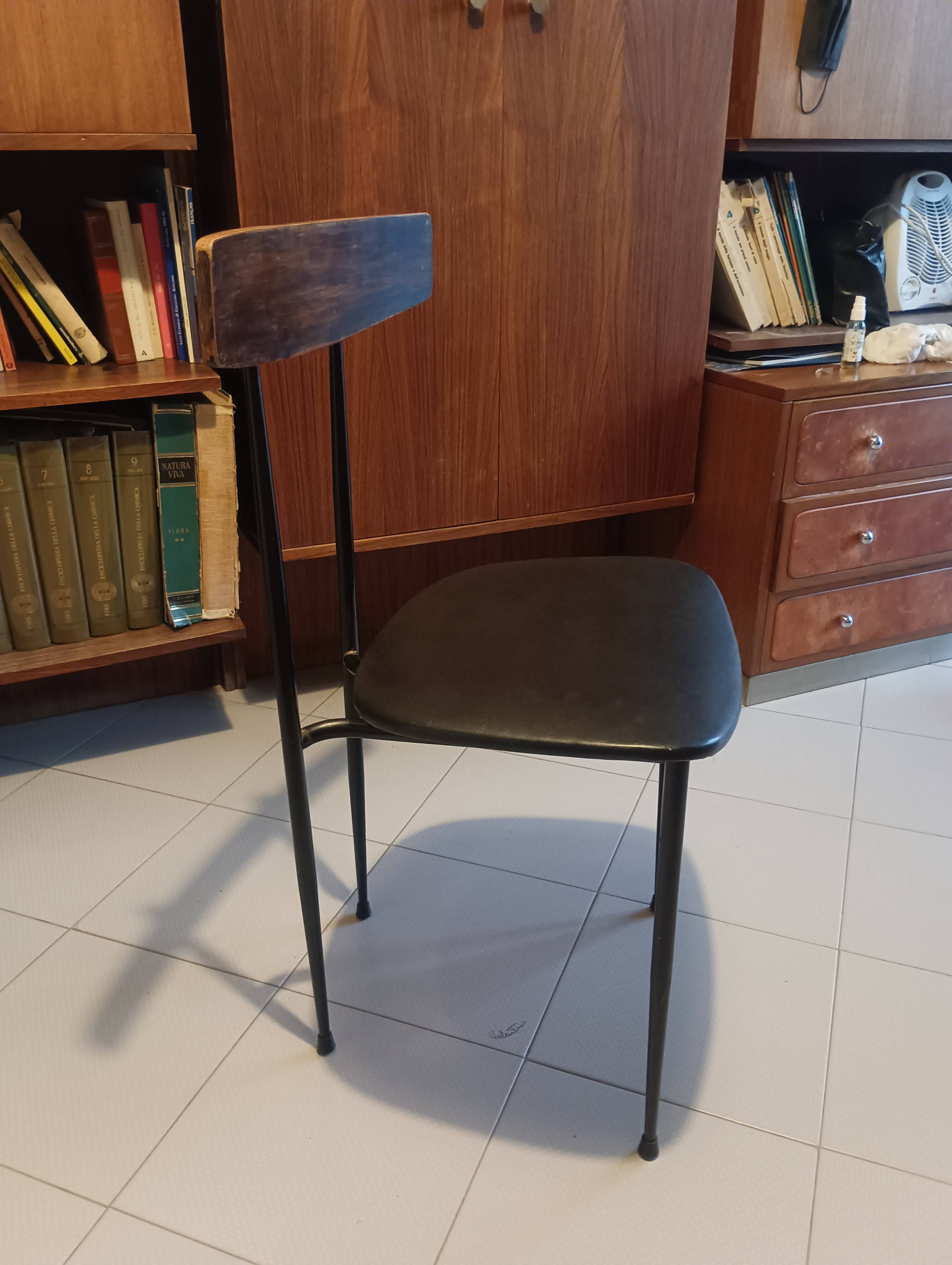 Desk and 3 chairs in 1950s Italian modernist style in rosewood.