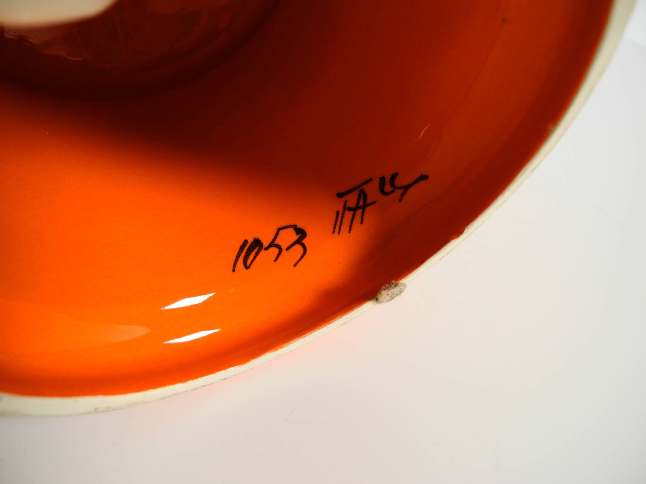 Beautiful 1960s orange ceramic table lamp with Cocoon shade | Made in Italy