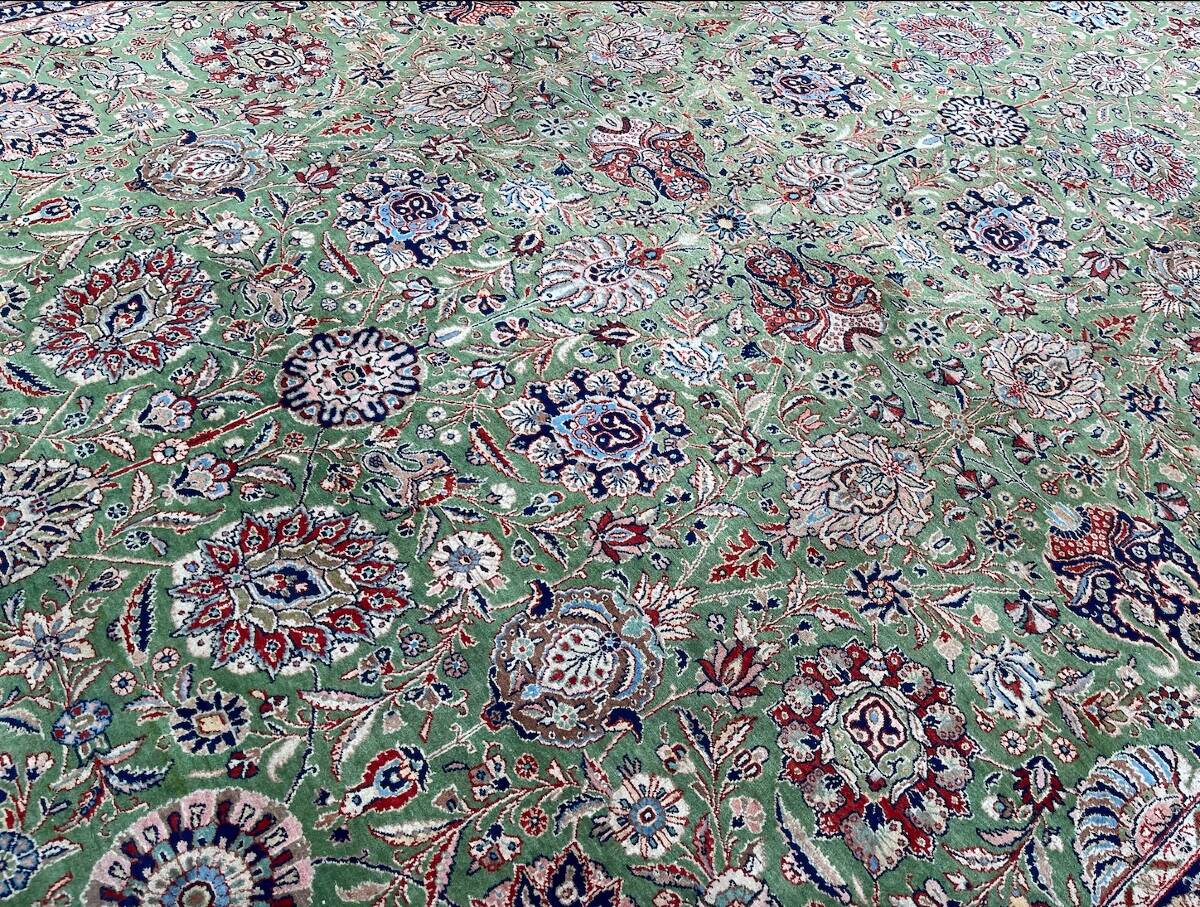 Large emerald Tabriz Persian rug 520x350 cm