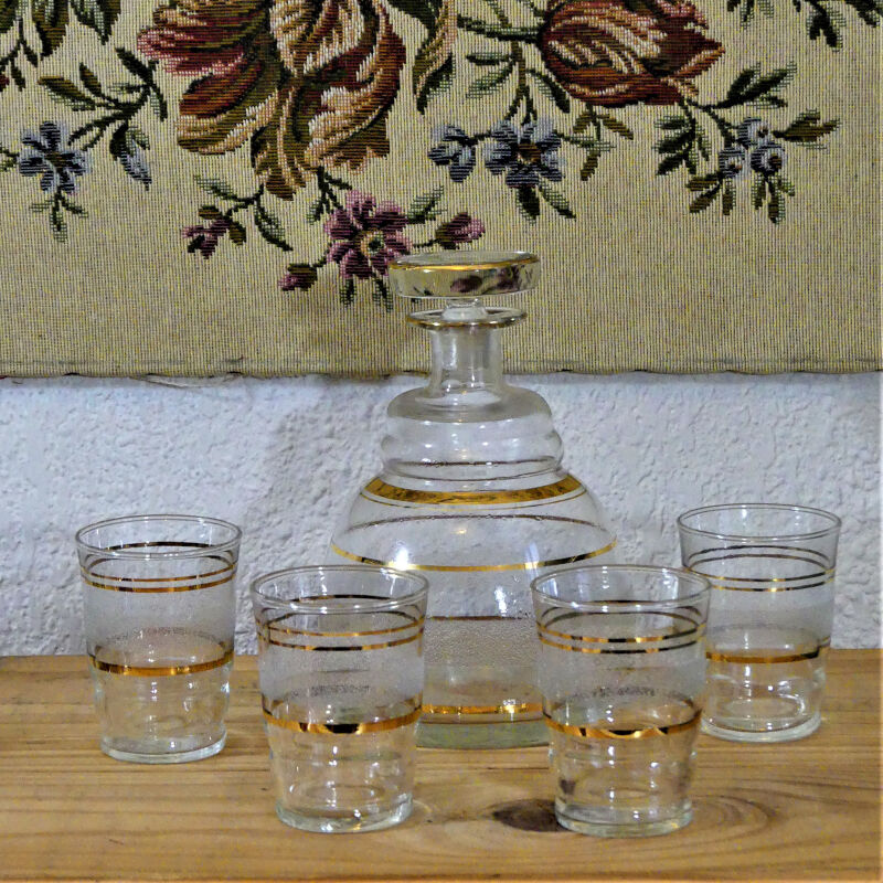 Granite glass liquor service - Carafe and old 50s glasses