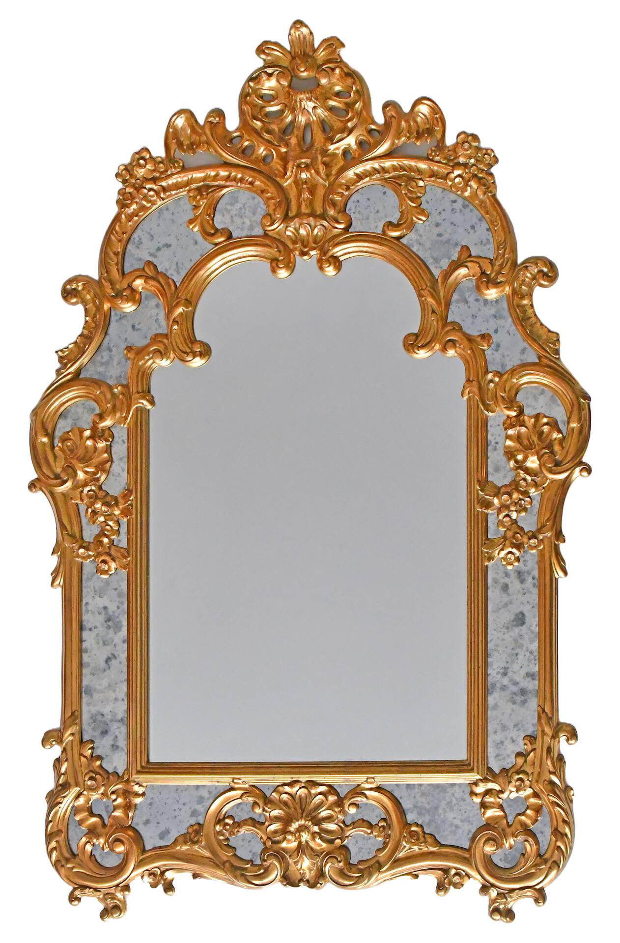 Console with a gilded wooden mirror.