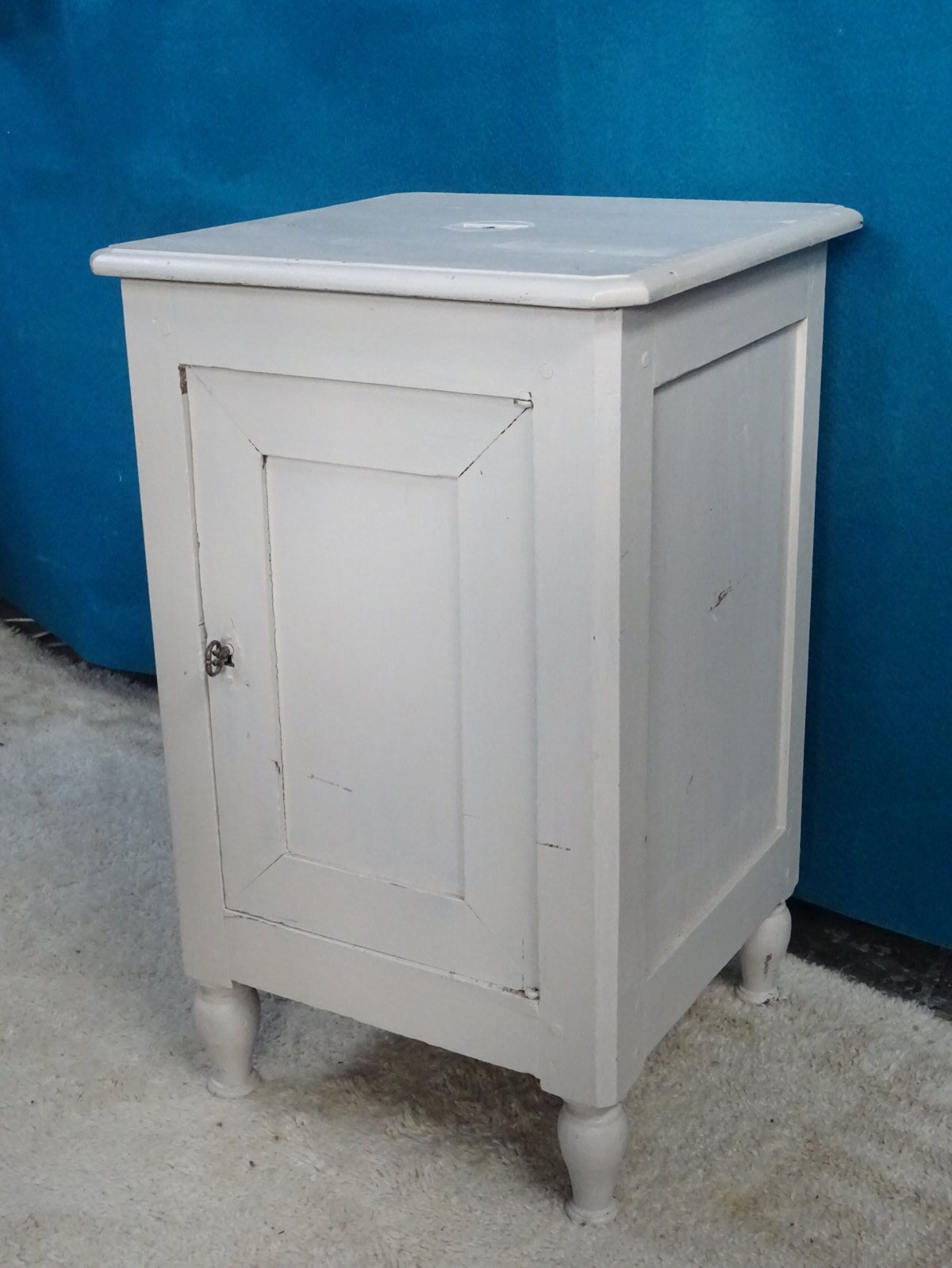 Buffet 19th to one door