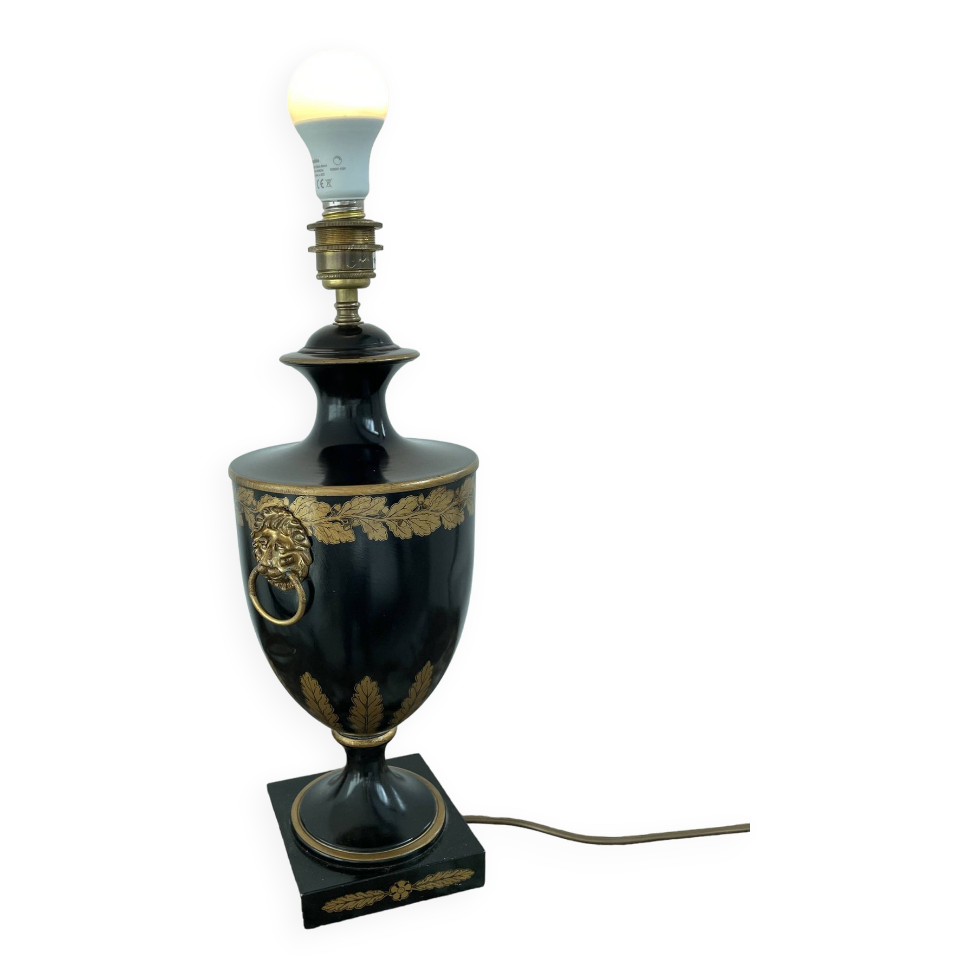 Foot, Baluster lamp, golden lions, golden lampshade, Hotel Intercontinental de Paris Opéra Garnier