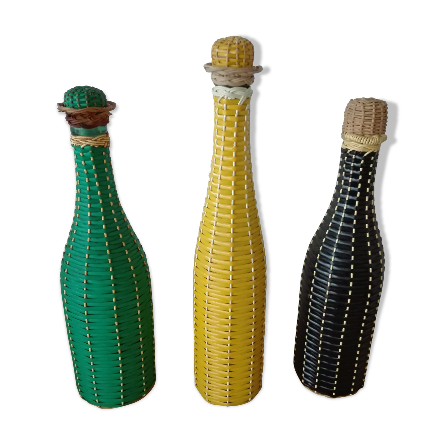 Set of 3 bottles rattan and vintage scoubidou