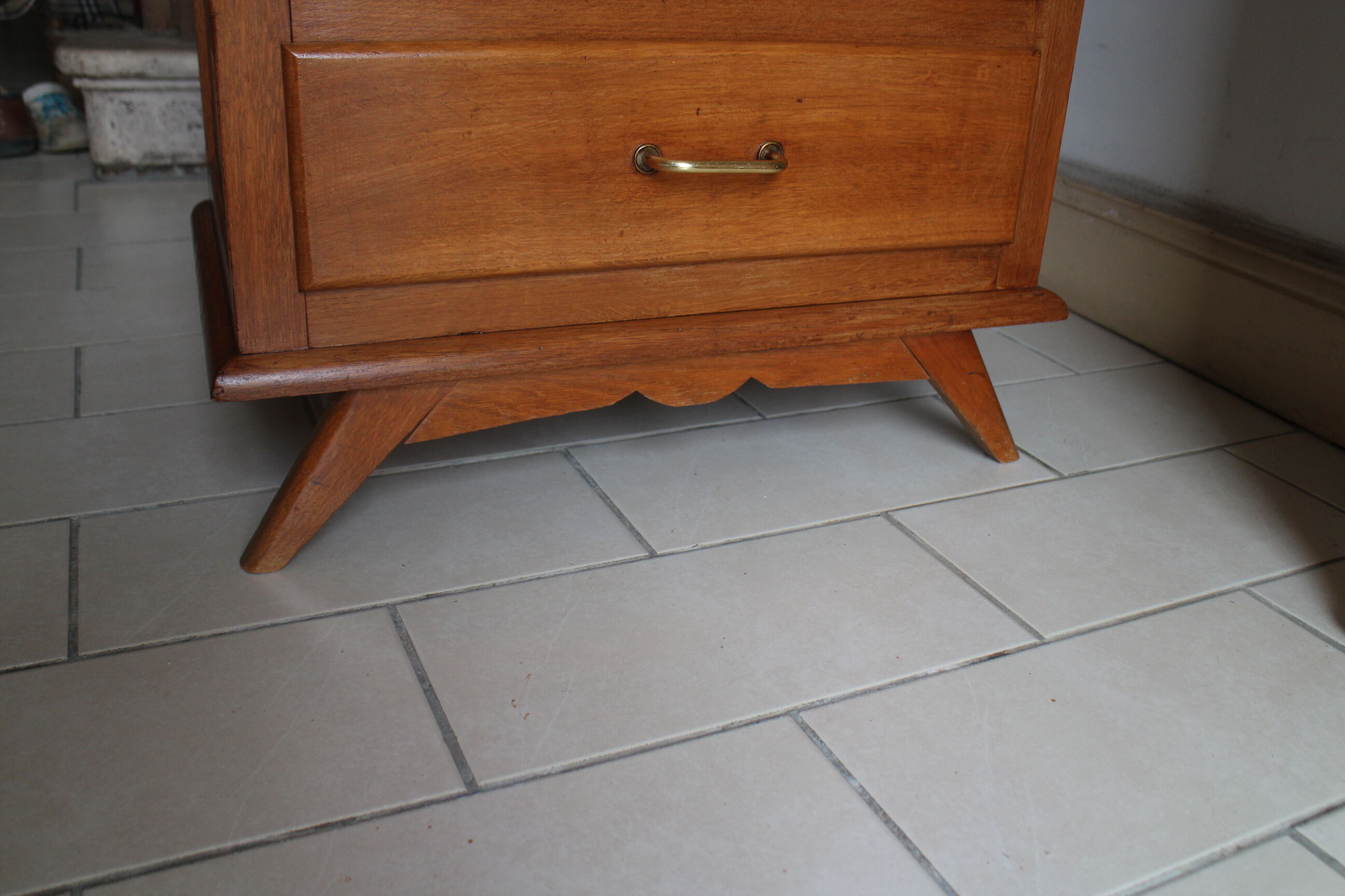 Chiffonnier pieds compas