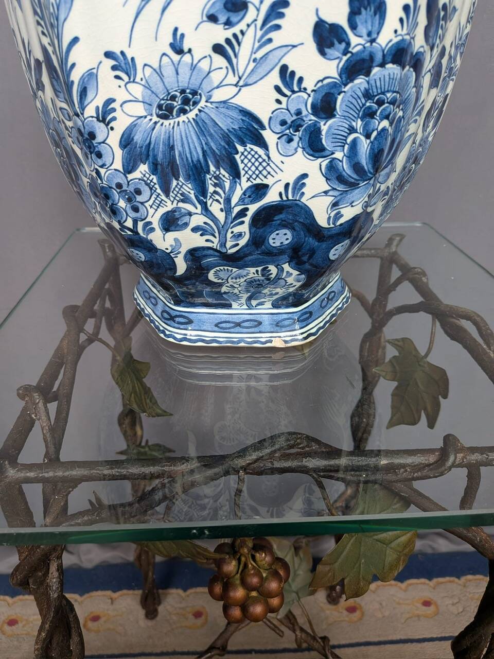 Royal Delft vase. Hand-painted.