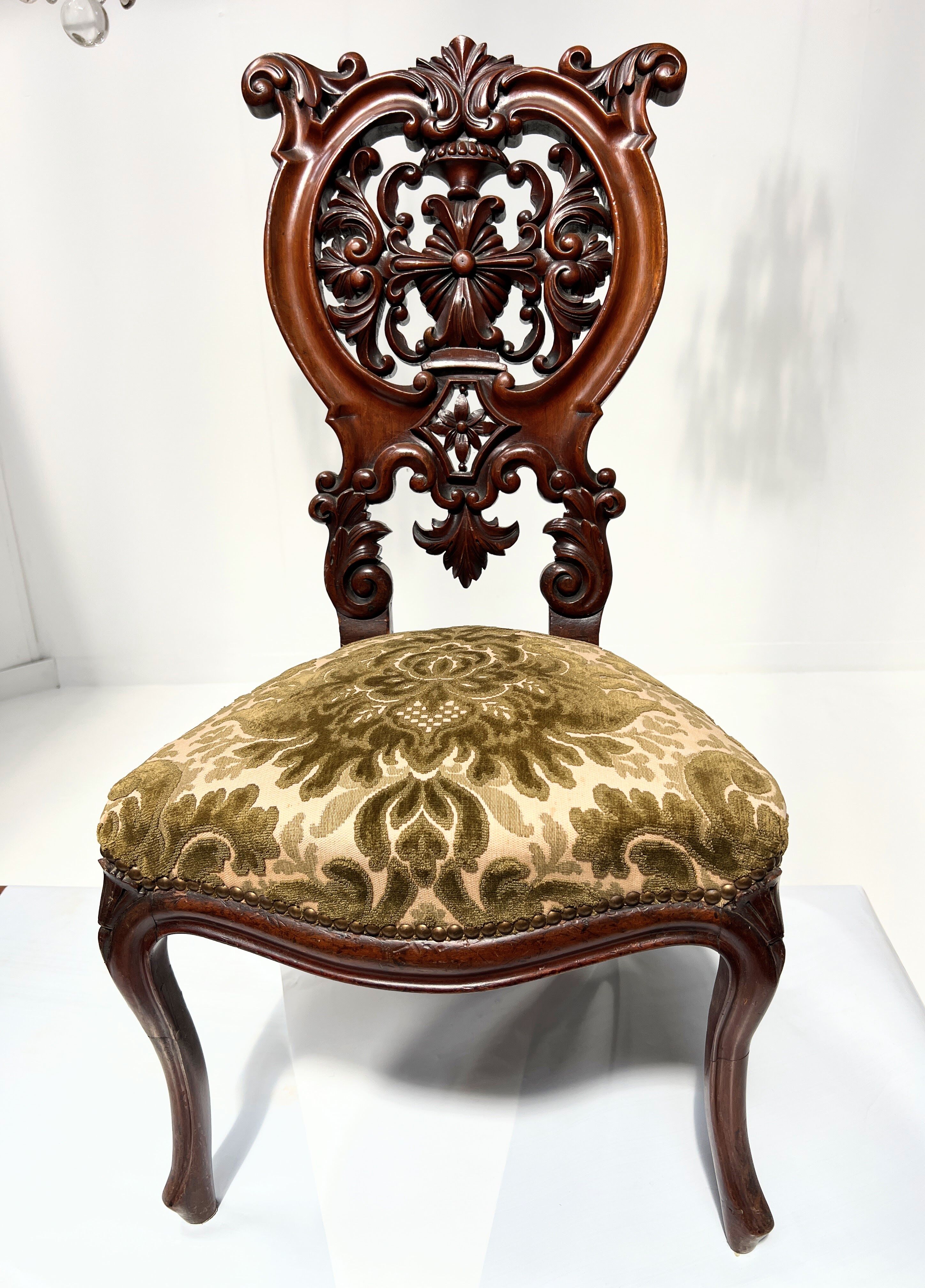 Napoleon III period armchair in carved mahogany, 19th century.