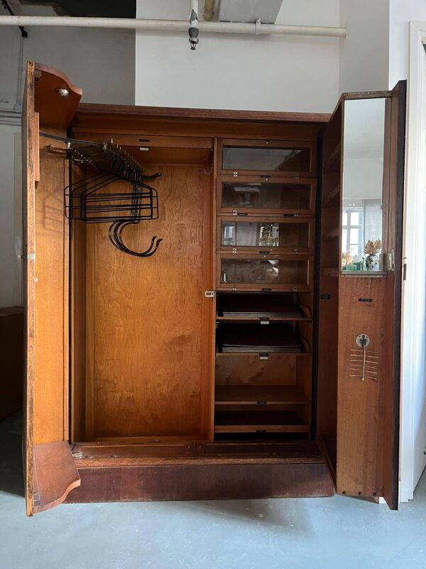 Armoire cabine anglaise en acajou de marque Compactom pour homme