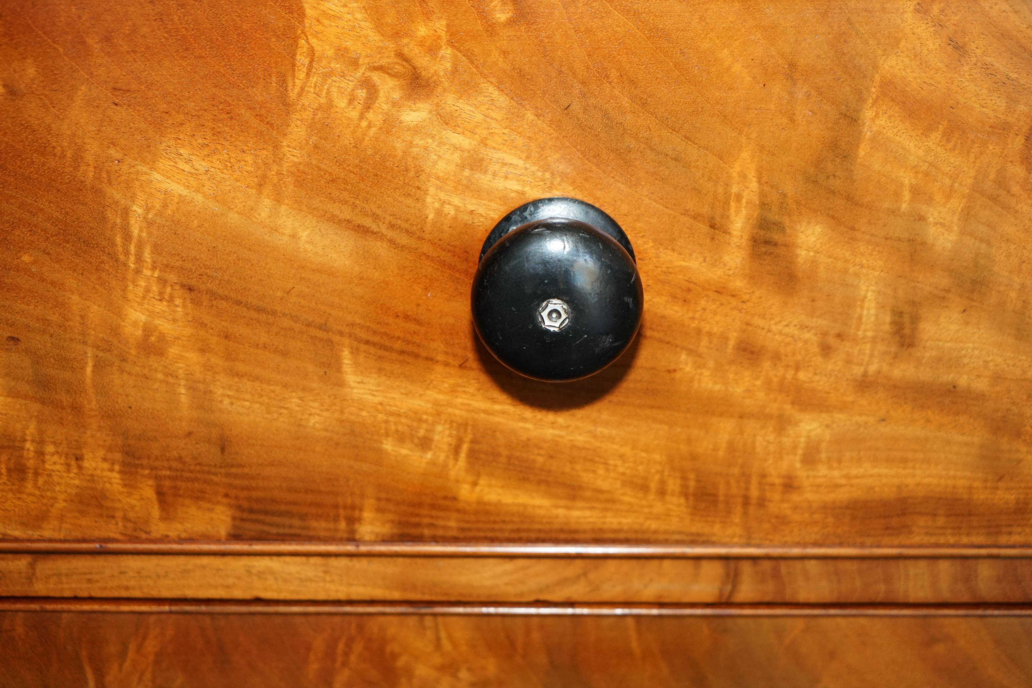 Victorian Chest of Drawers in Satin Walnut, Circa 1860